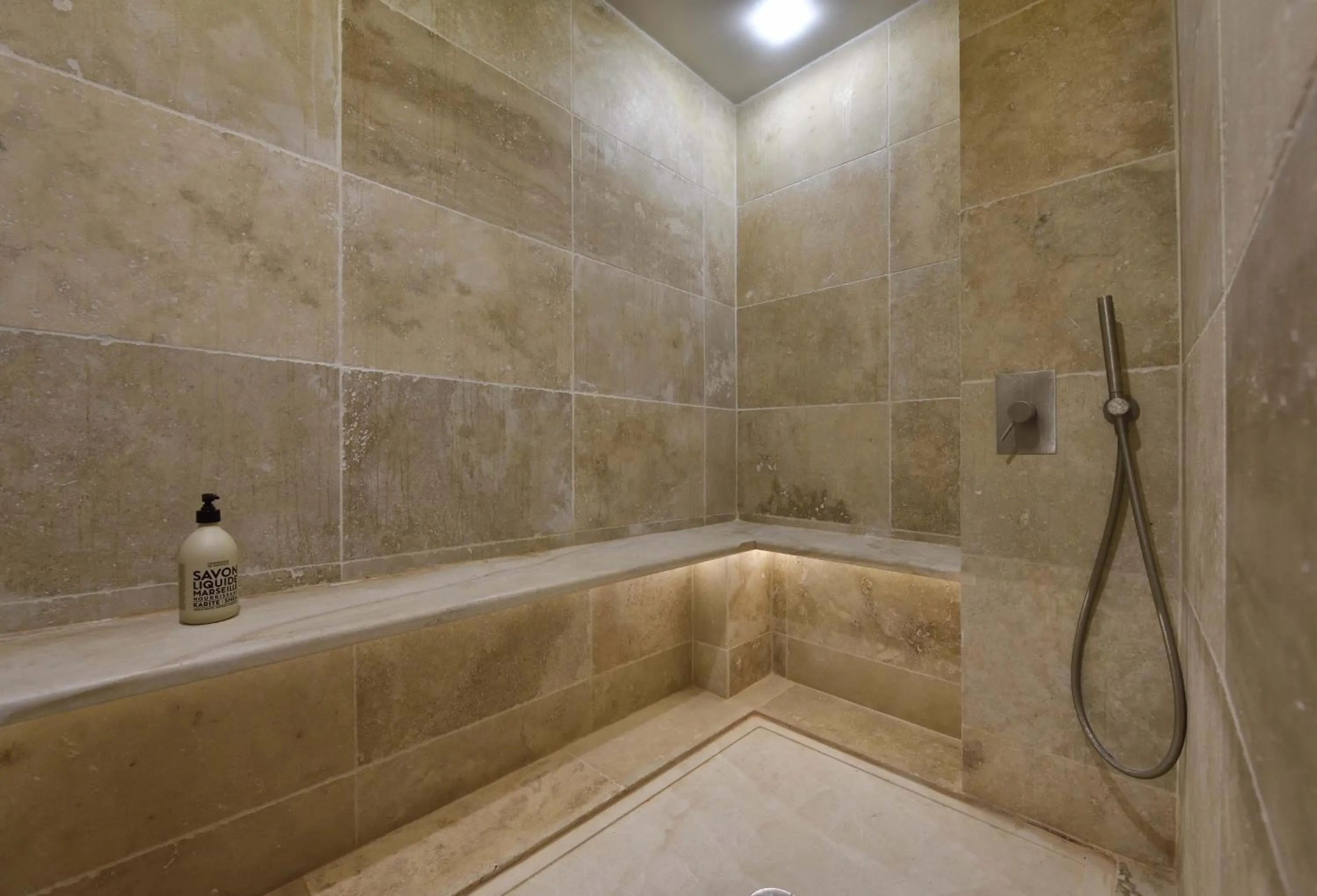 Bathroom in La Maison de Lourmarin