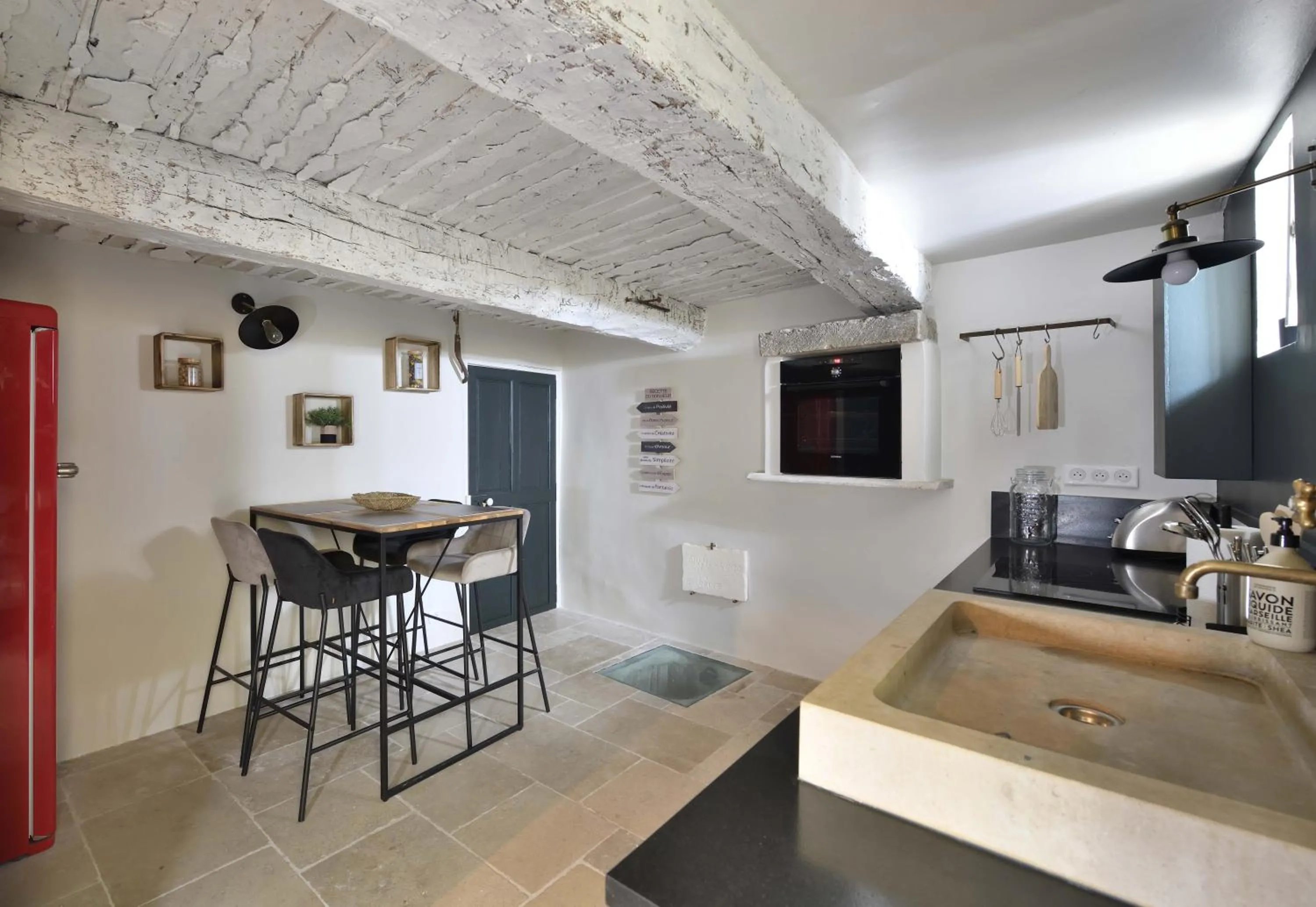 Communal kitchen in La Maison de Lourmarin
