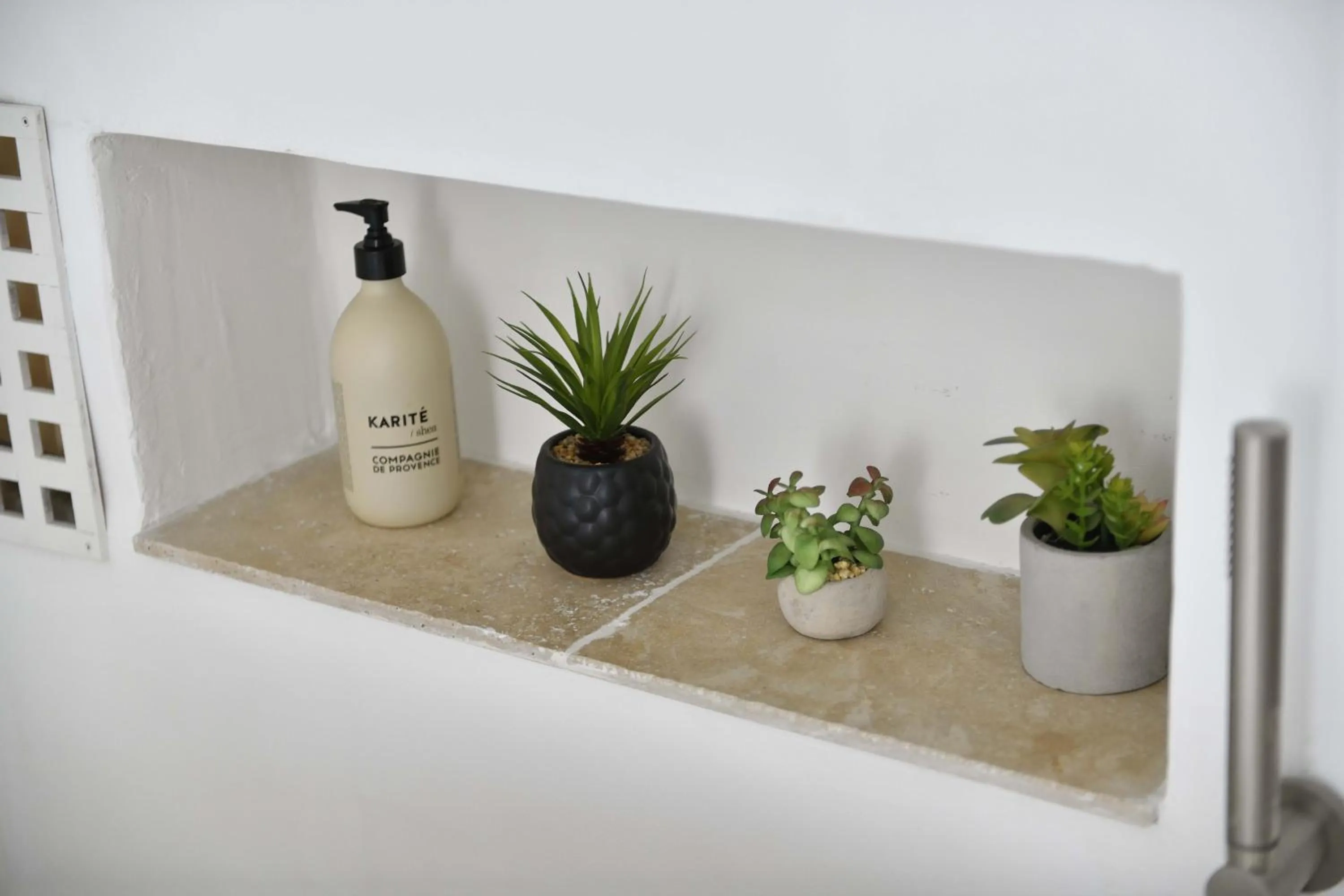 Decorative detail in La Maison de Lourmarin