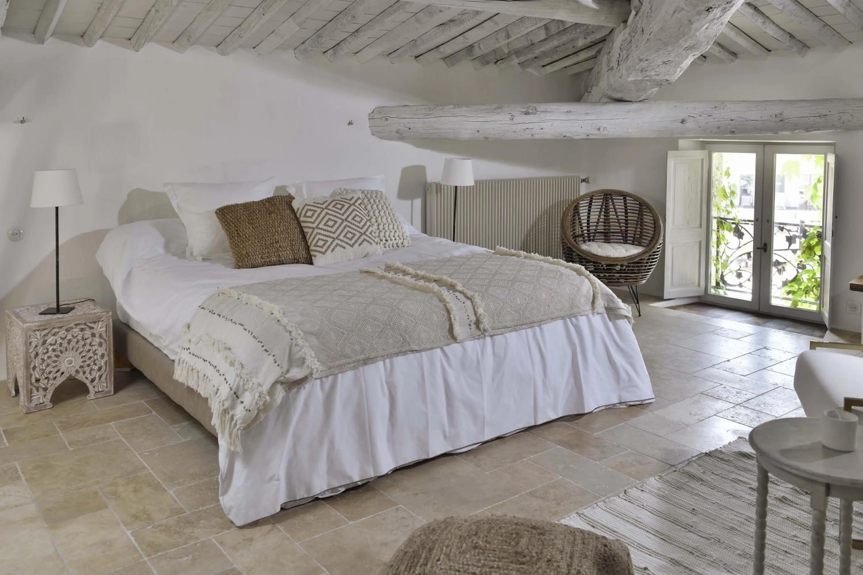 Photo of the whole room, Bed in La Maison de Lourmarin