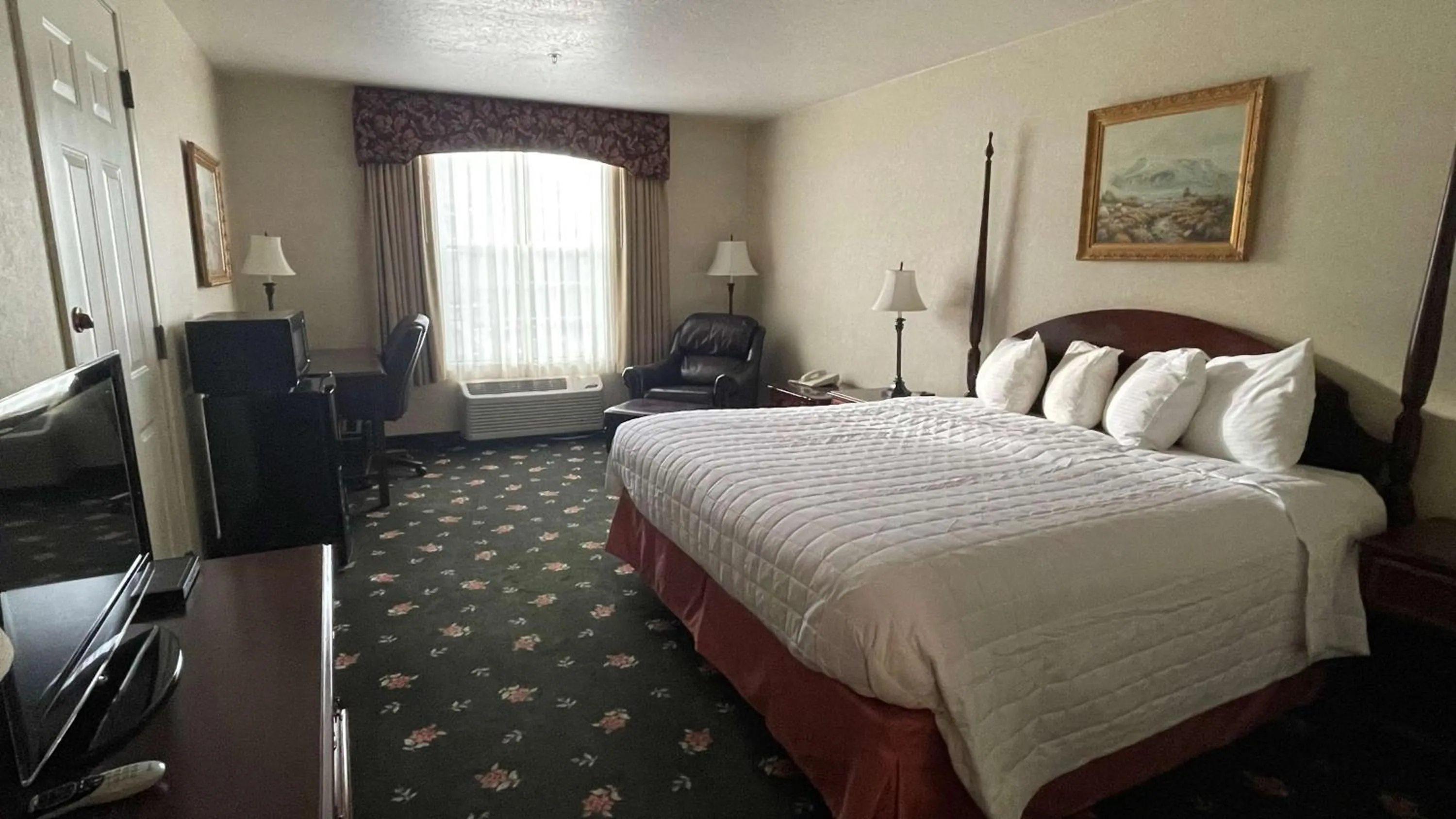 Bedroom, Bed in SureStay Hotel by Best Western Eureka