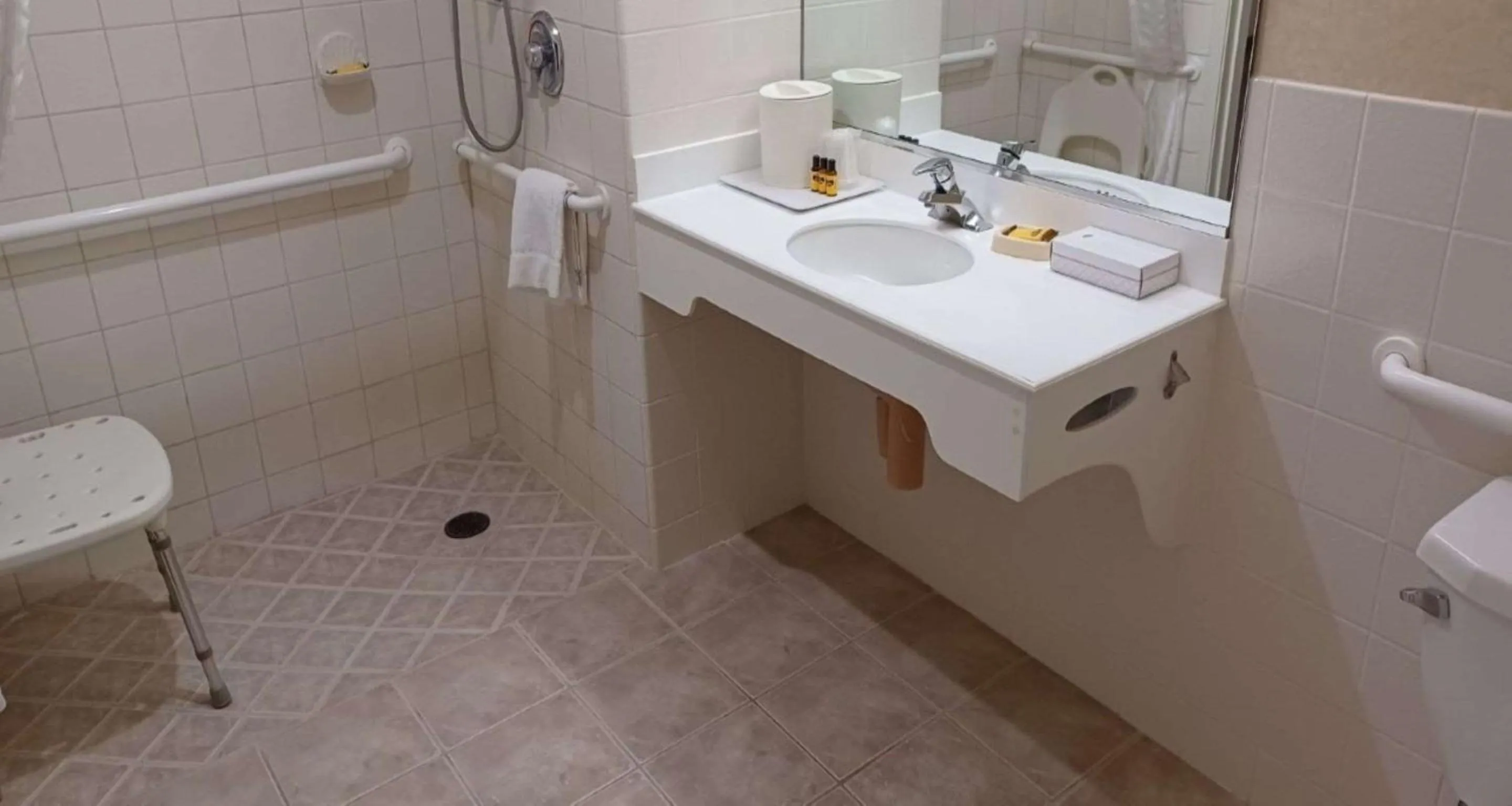 Bathroom in SureStay Hotel by Best Western Eureka