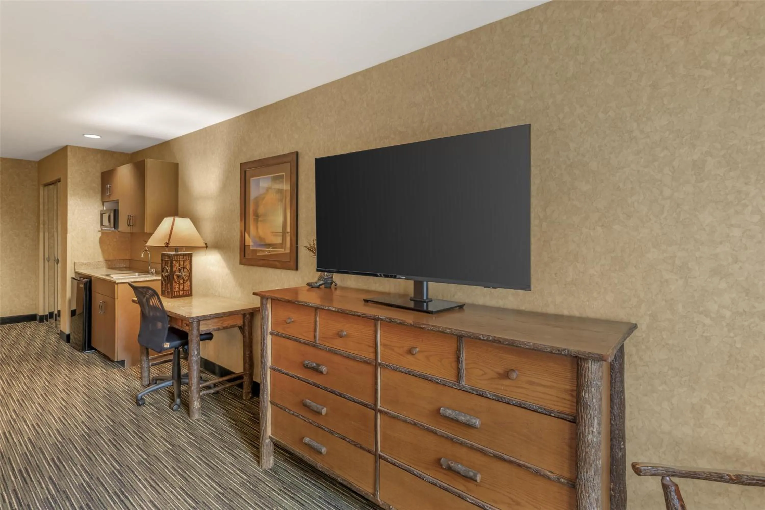 Bedroom in Best Western Plus Kelly Inn and Suites