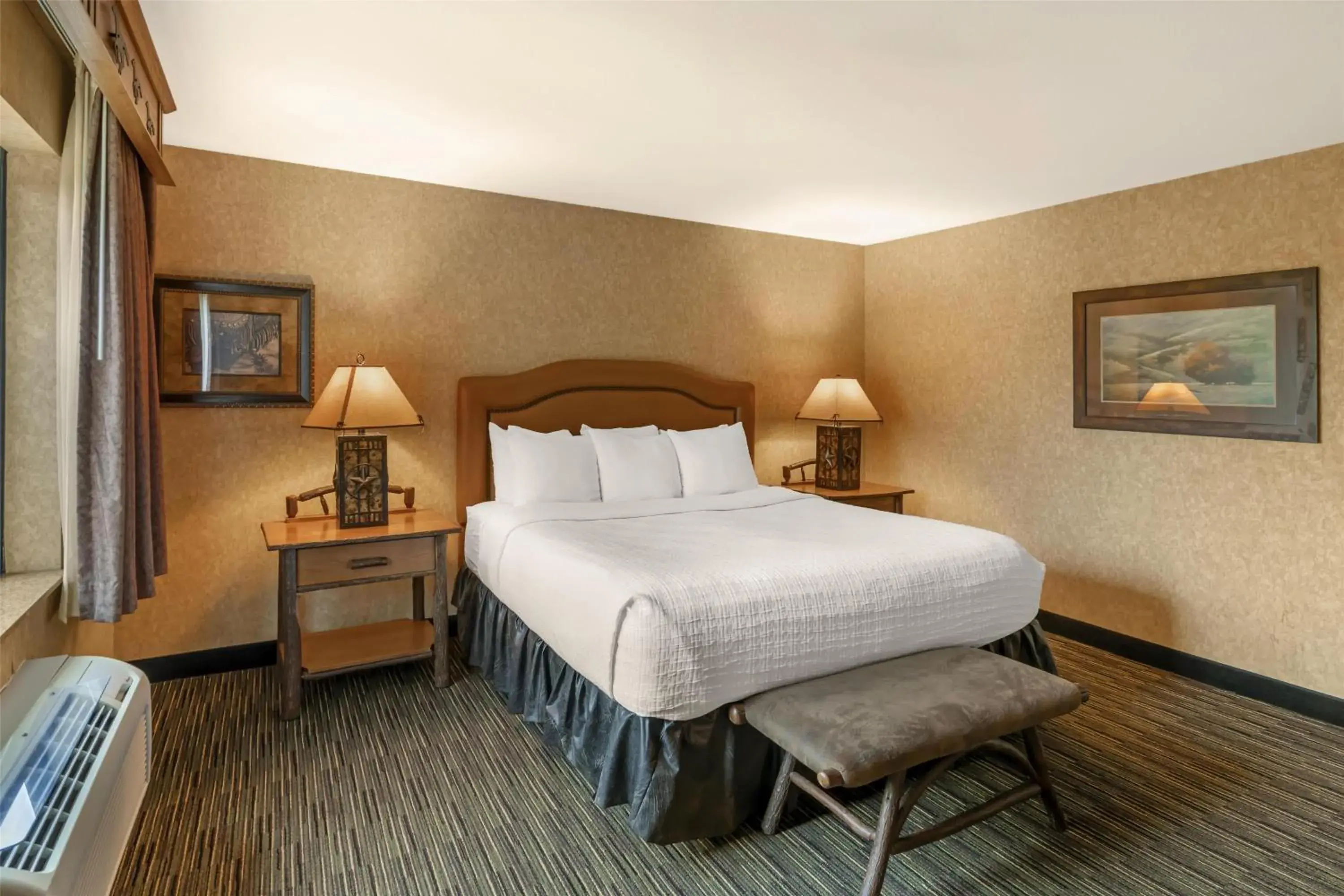 King Suite with Spa Bath - Non-Smoking in Best Western Plus Kelly Inn and Suites King Suite with Spa Bath - Non-Smoking in Best Western Plus Kelly Inn and Suites