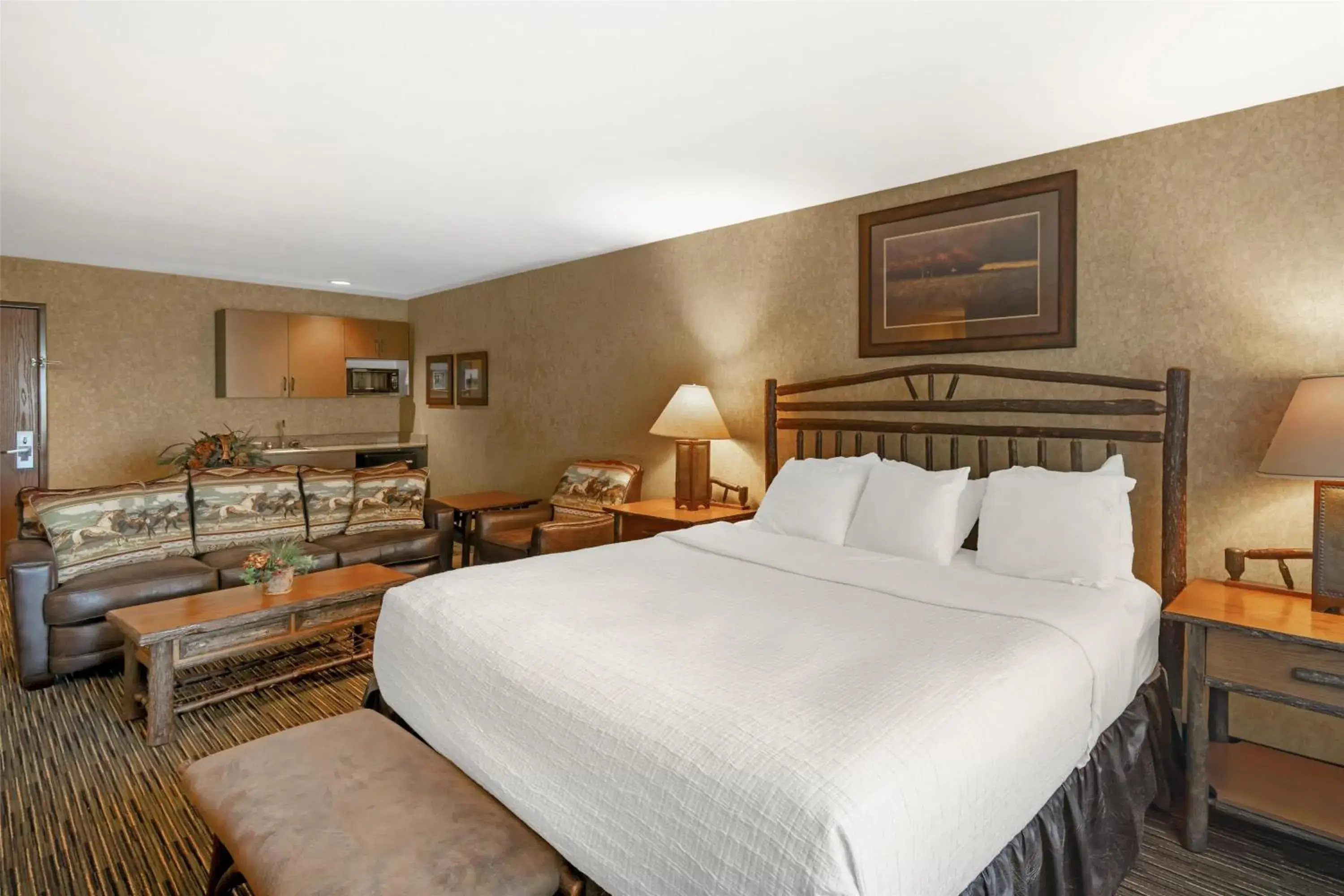 King Suite with Sofa Bed - Non-Smoking in Best Western Plus Kelly Inn and Suites King Suite with Sofa Bed - Non-Smoking in Best Western Plus Kelly Inn and Suites