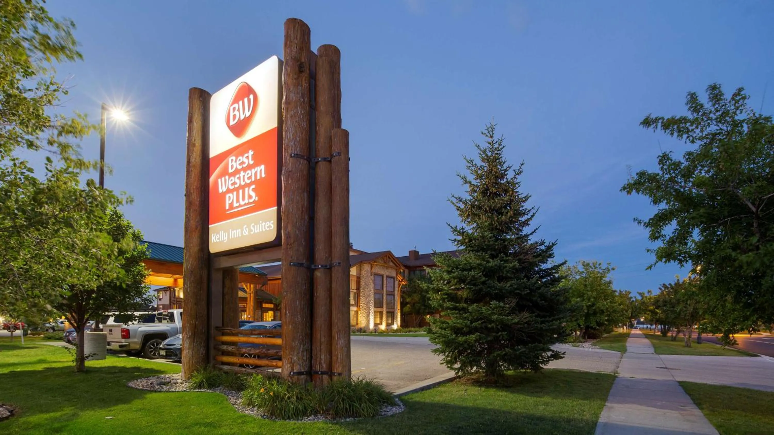 Property building in Best Western Plus Kelly Inn and Suites