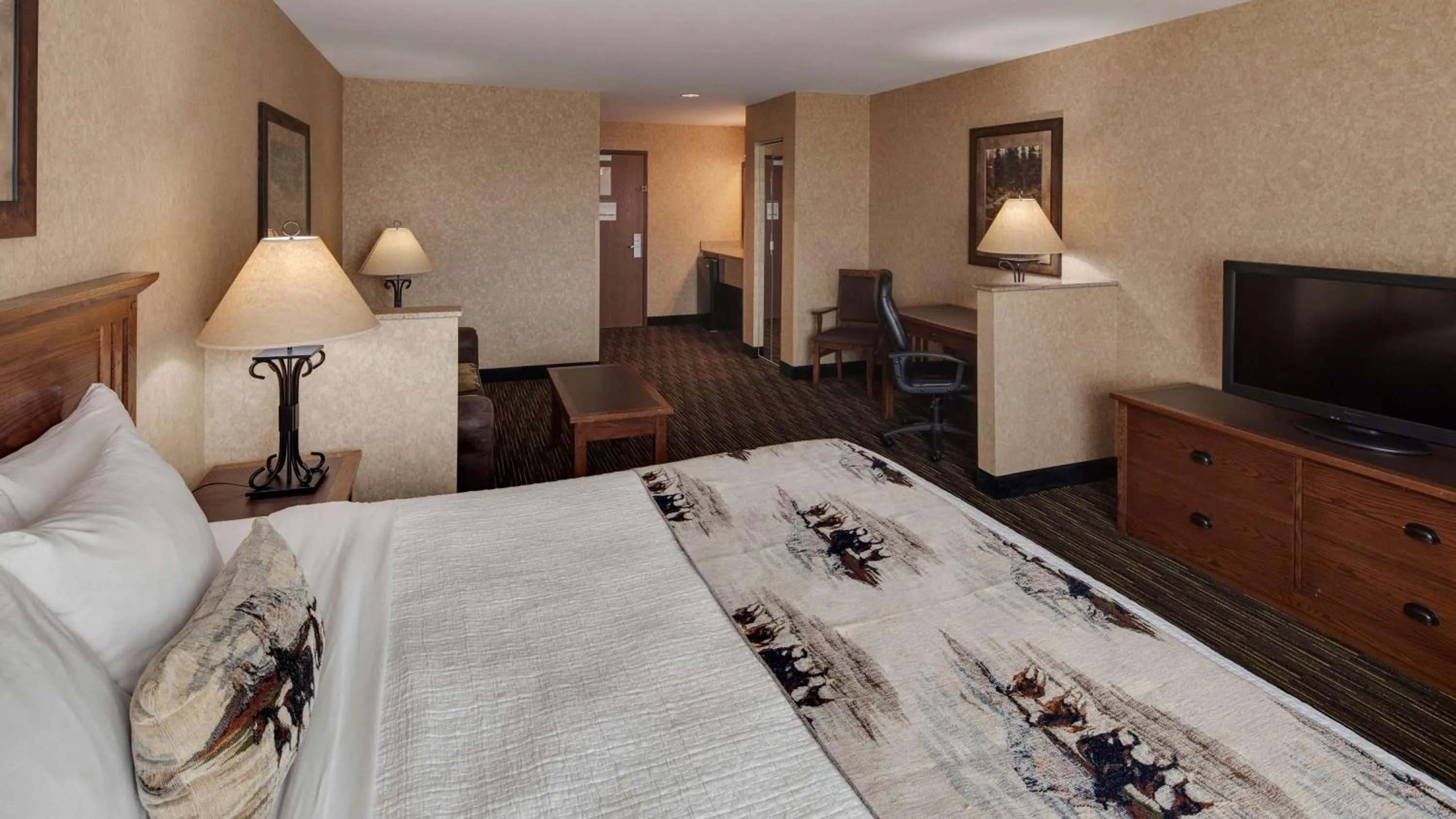 Photo of the whole room, Bed in Best Western Plus Kelly Inn and Suites