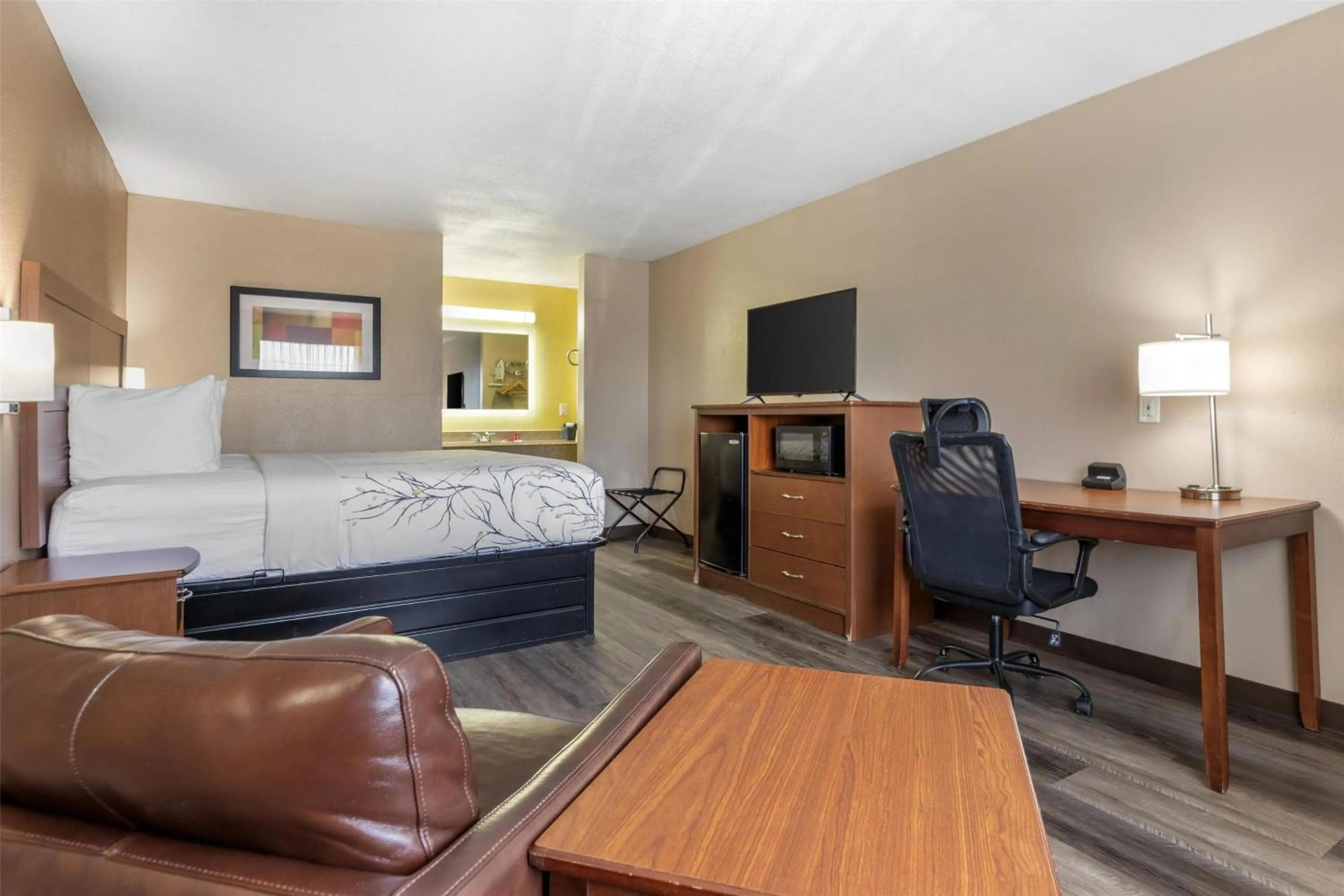 Bedroom, Bed in SureStay Plus Hotel by Best Western Poteau