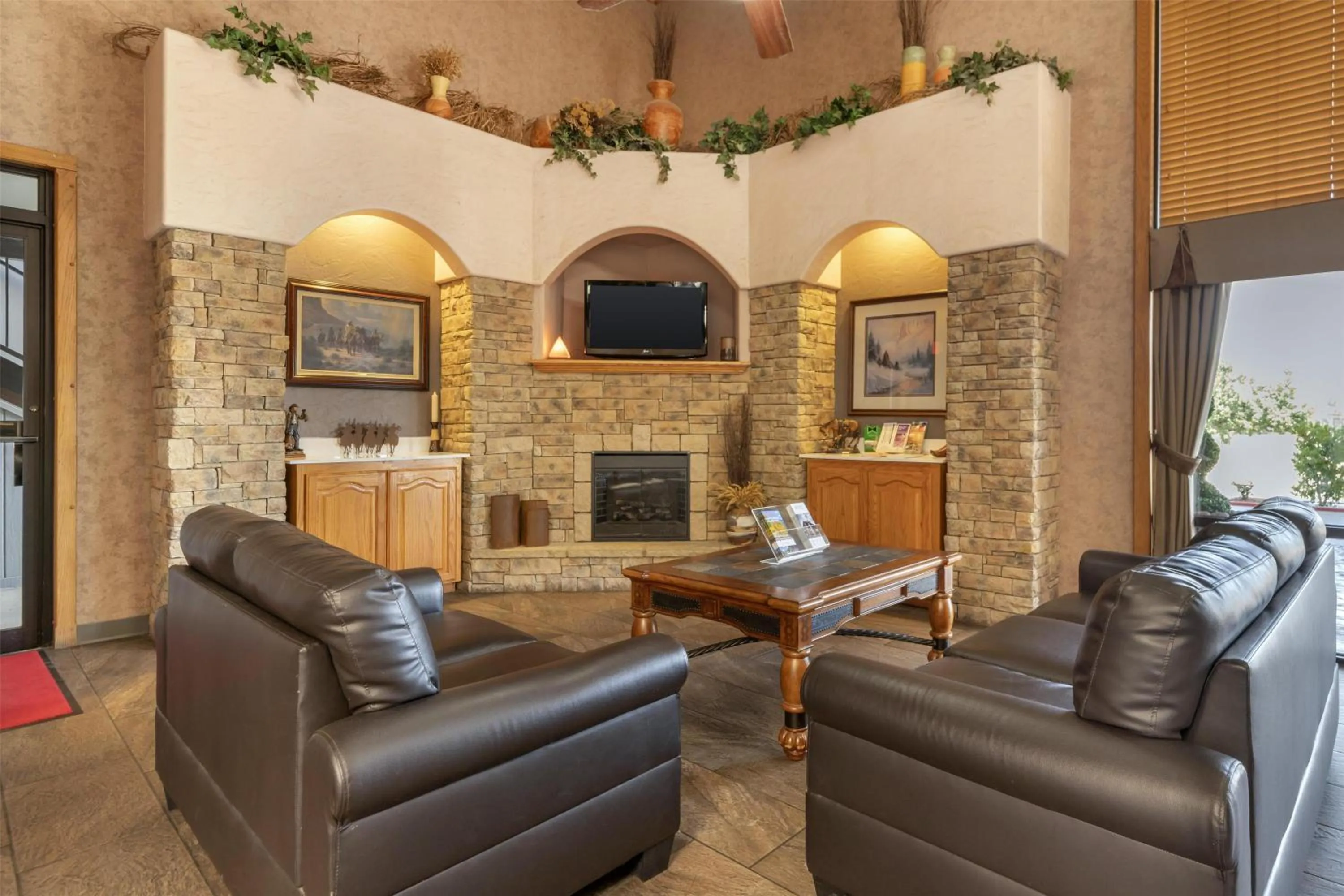 Lobby or reception in SureStay Plus Hotel by Best Western Poteau