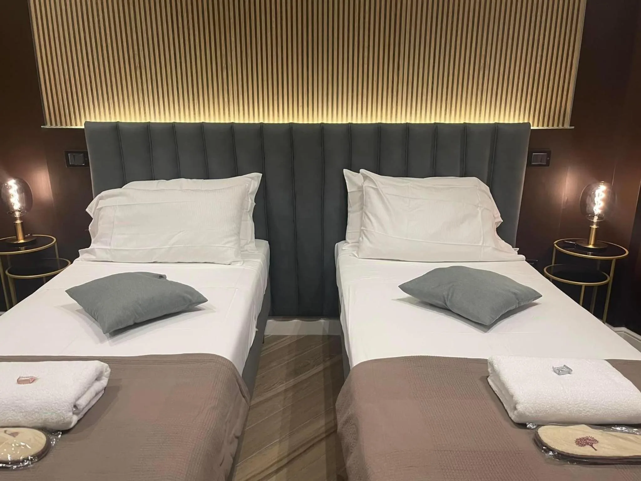 Bed in Pompeii Central Home