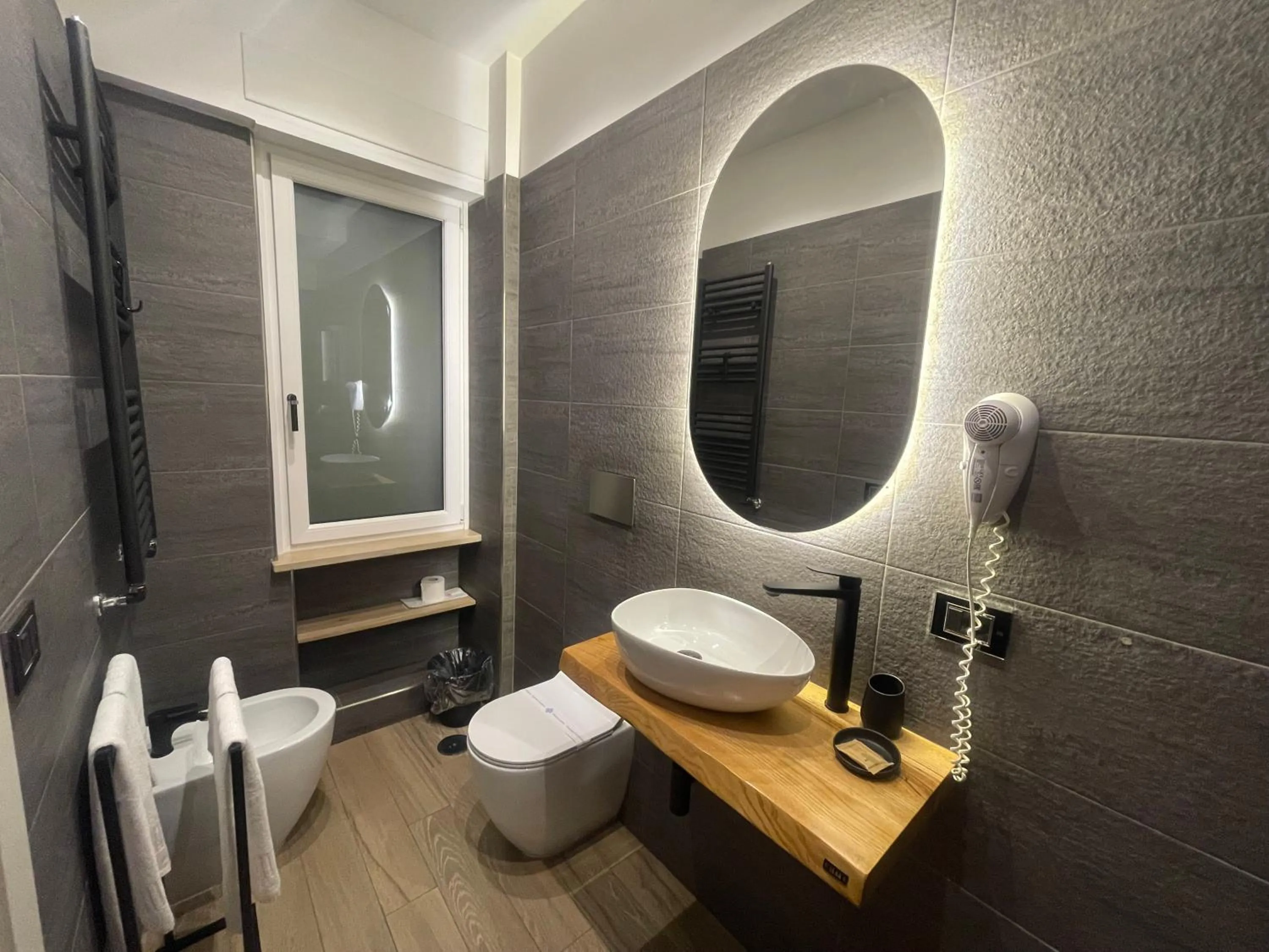 Bathroom in Pompeii Central Home