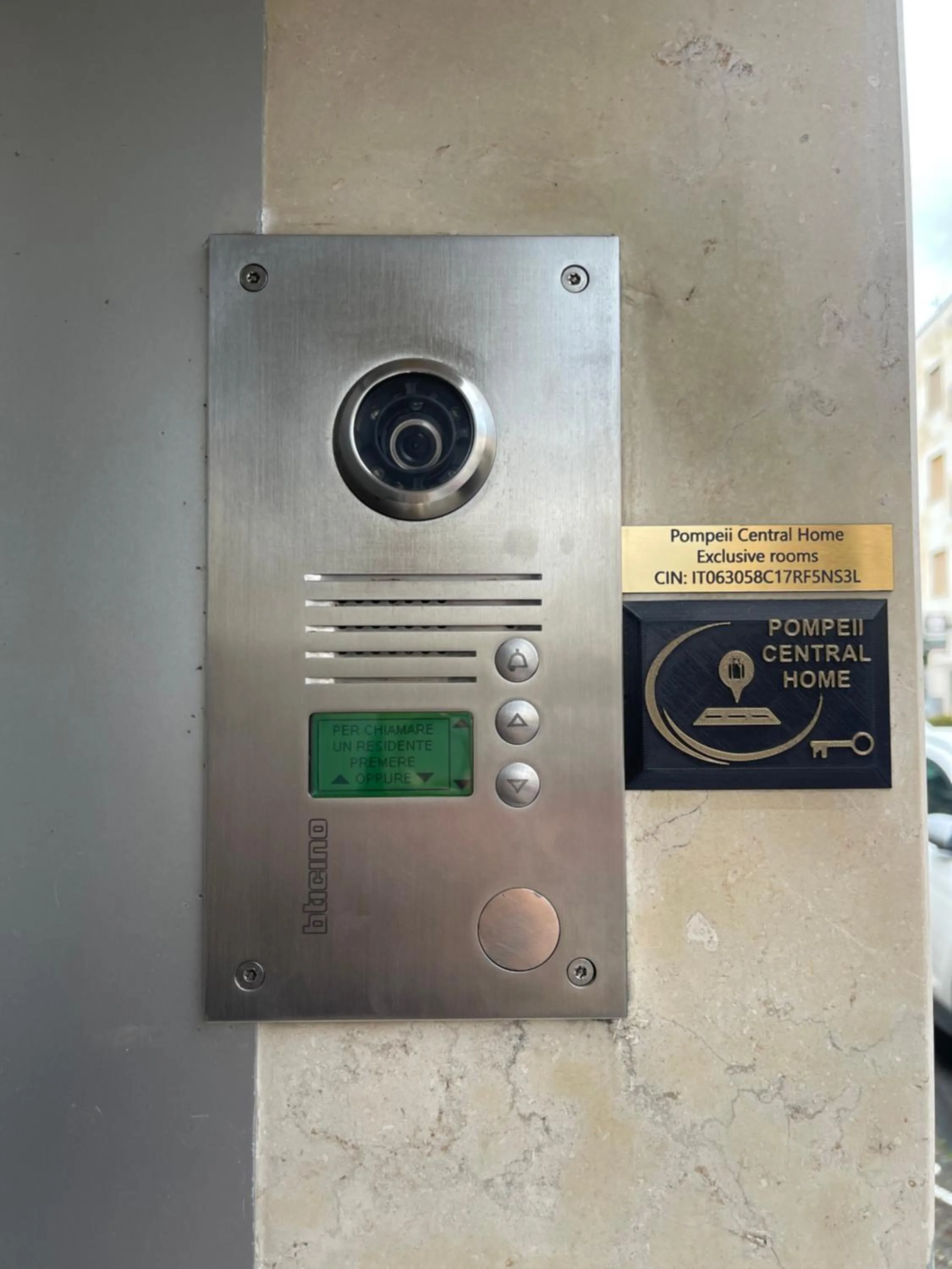 Property building in Pompeii Central Home