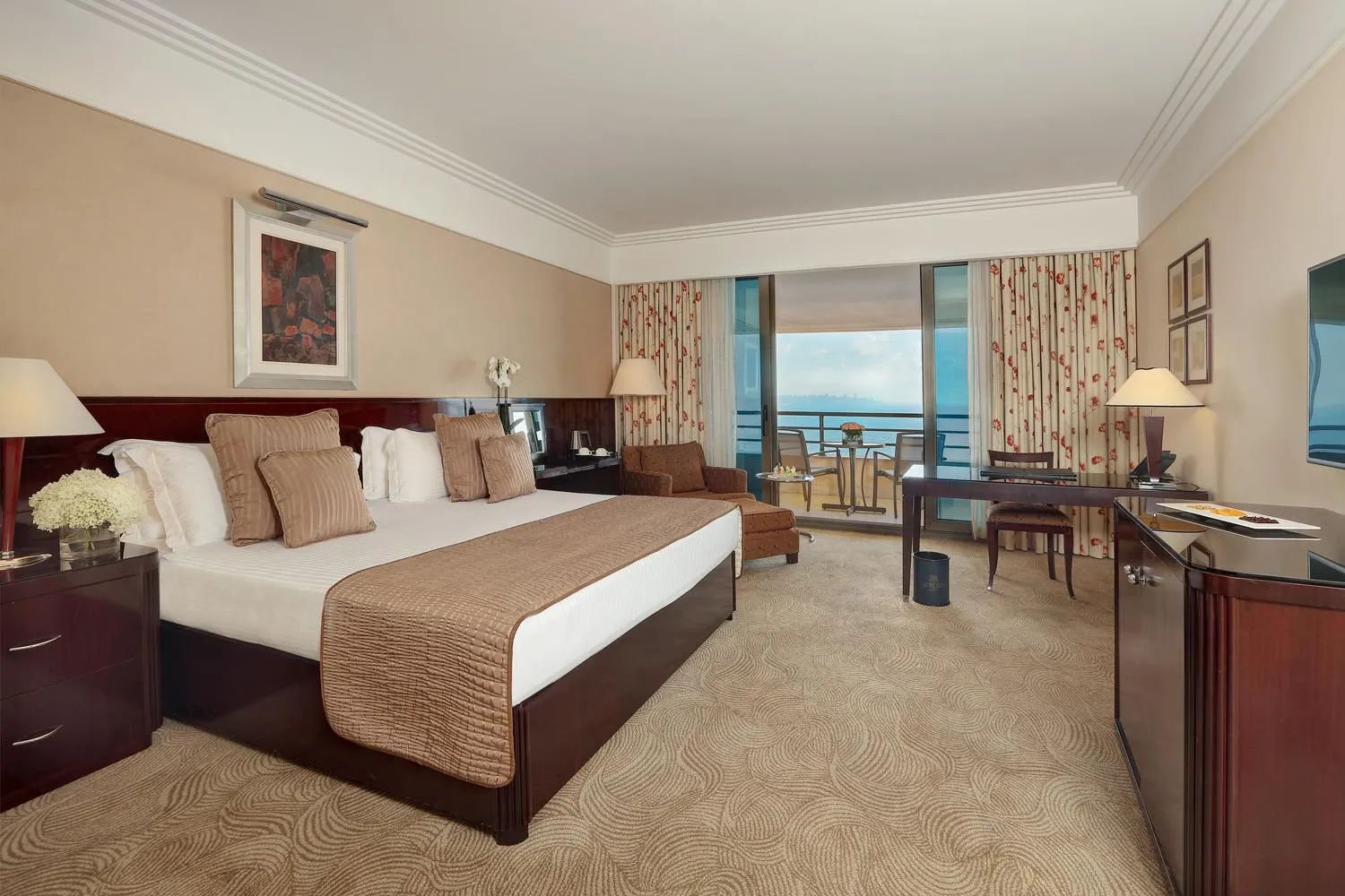 Bed in Le Royal Hotel - Beirut