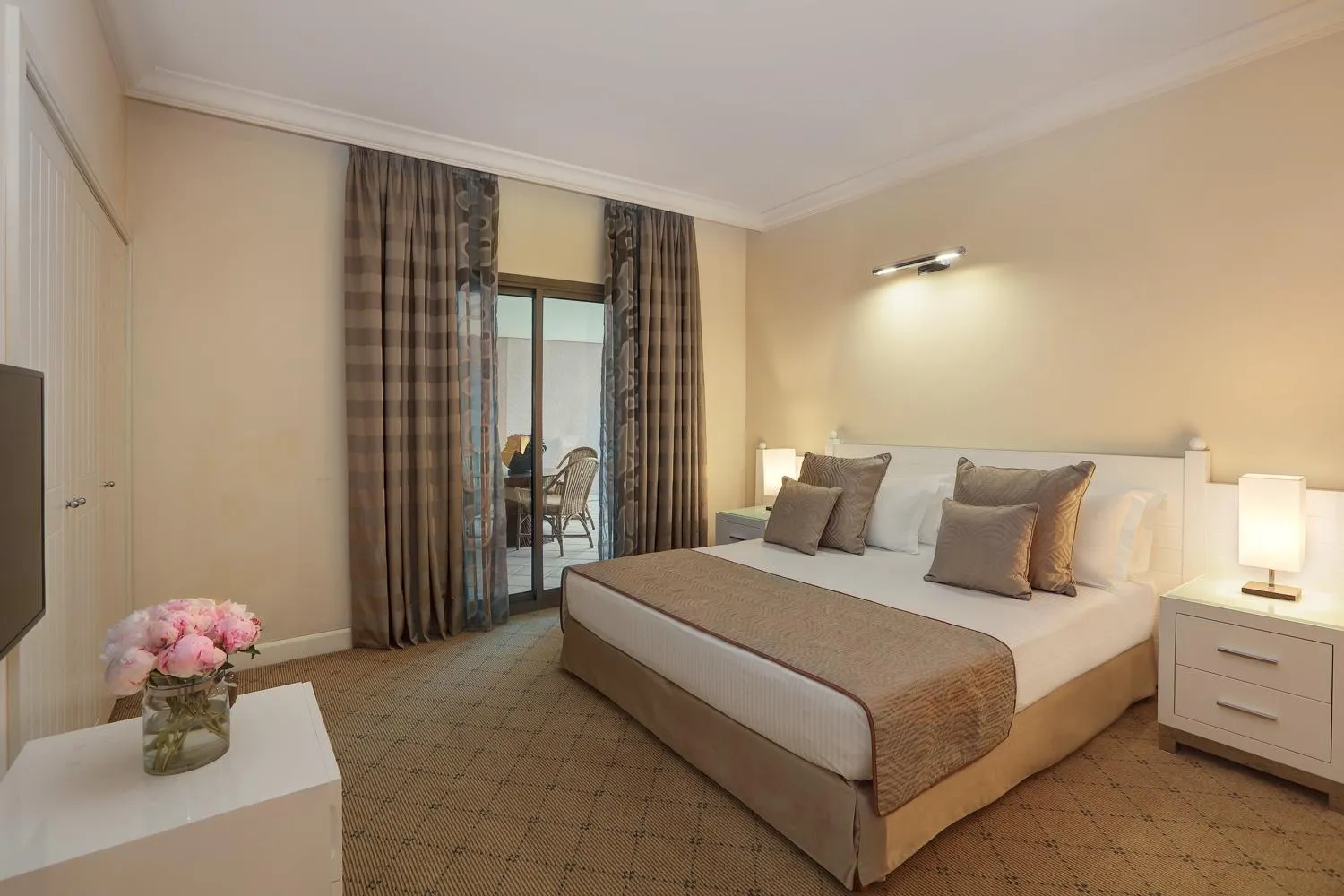 Bed in Le Royal Hotel - Beirut