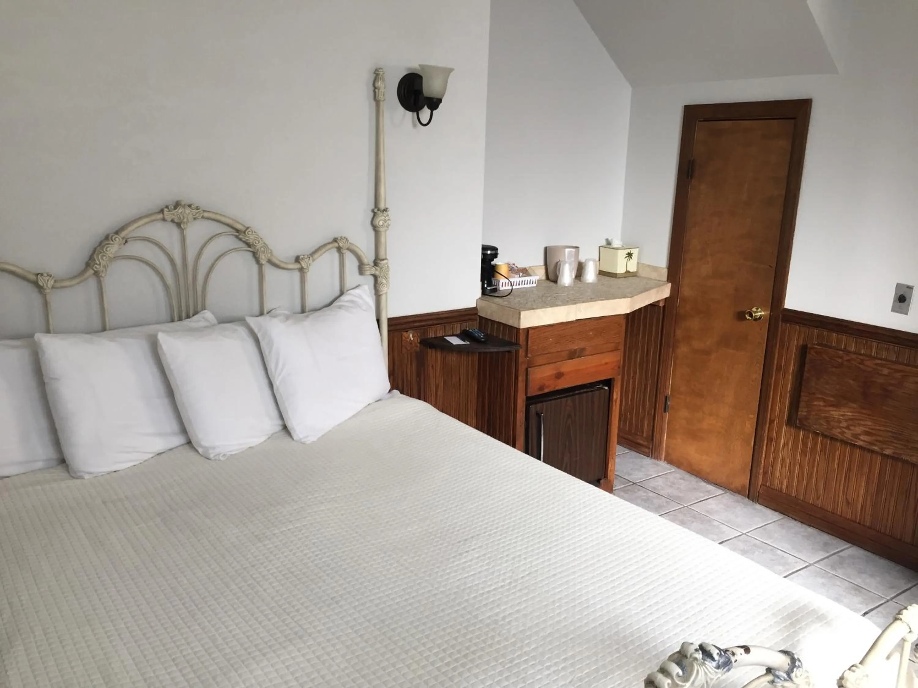 Bedroom, Bed in Catalina Island Seacrest Inn