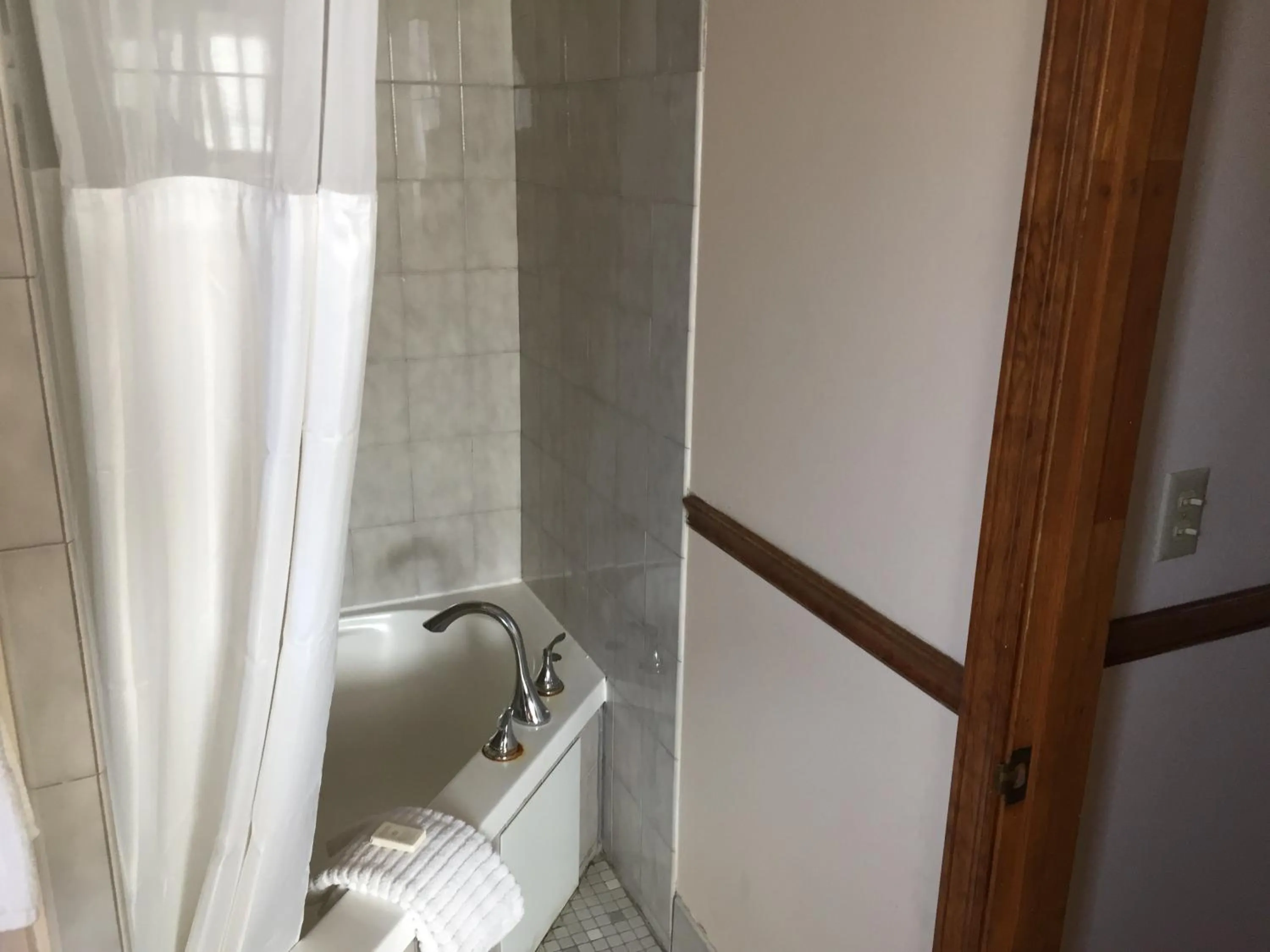 Bathroom in Catalina Island Seacrest Inn