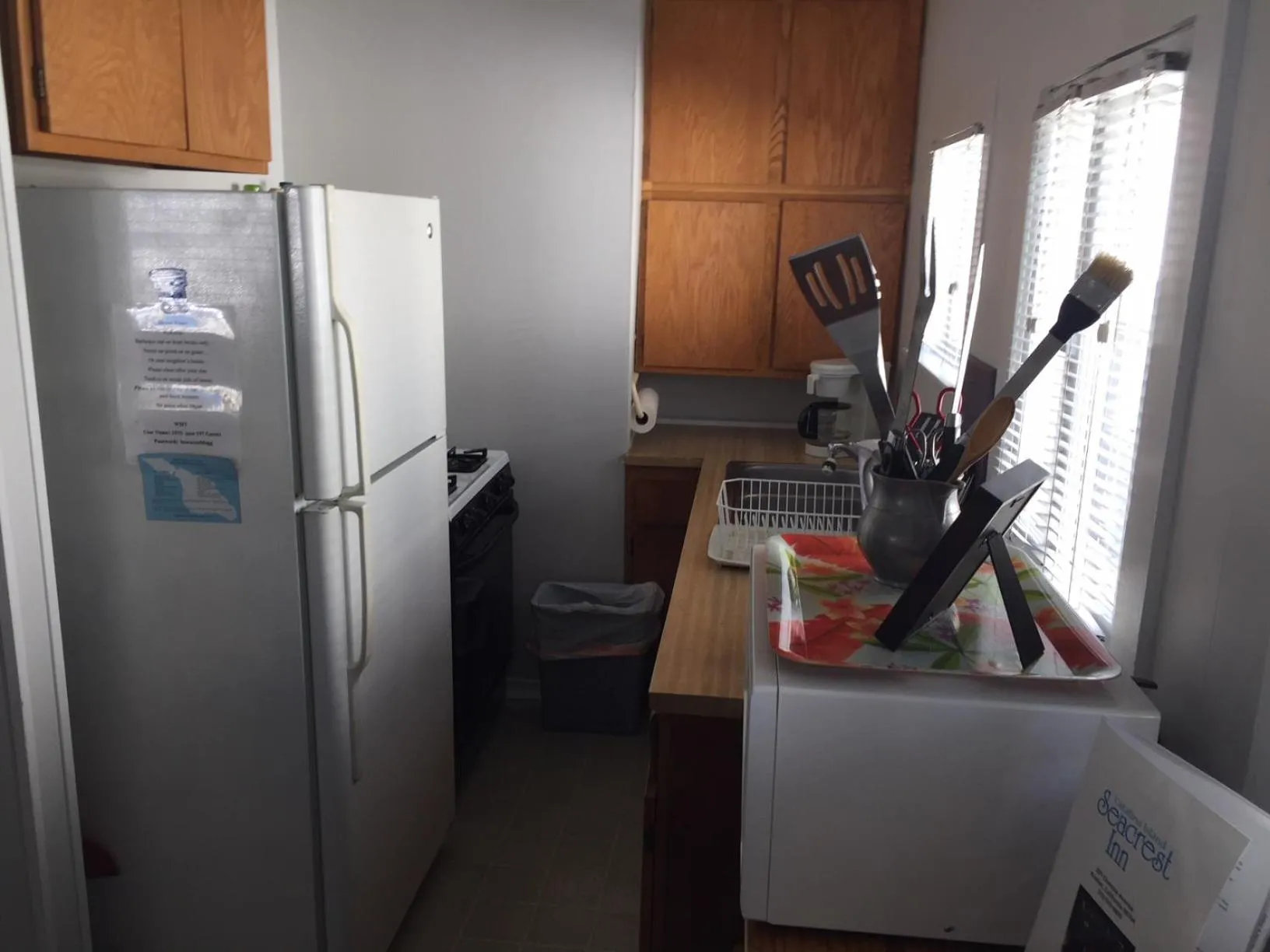 Kitchen or kitchenette in Catalina Island Seacrest Inn