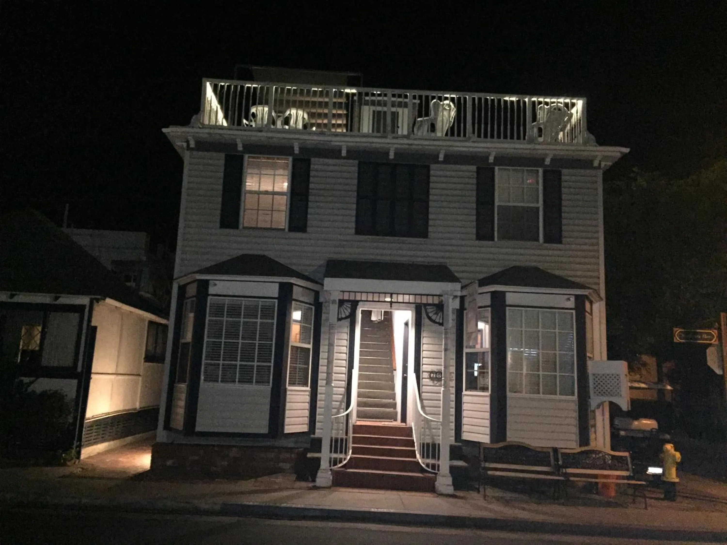 Facade/entrance in Catalina Island Seacrest Inn