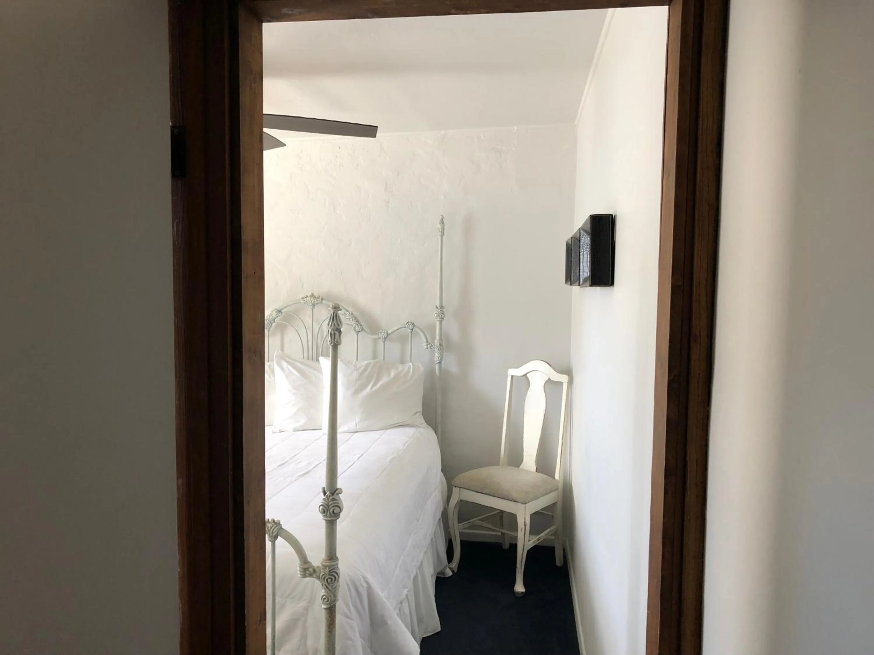 Bedroom, Bed in Catalina Island Seacrest Inn