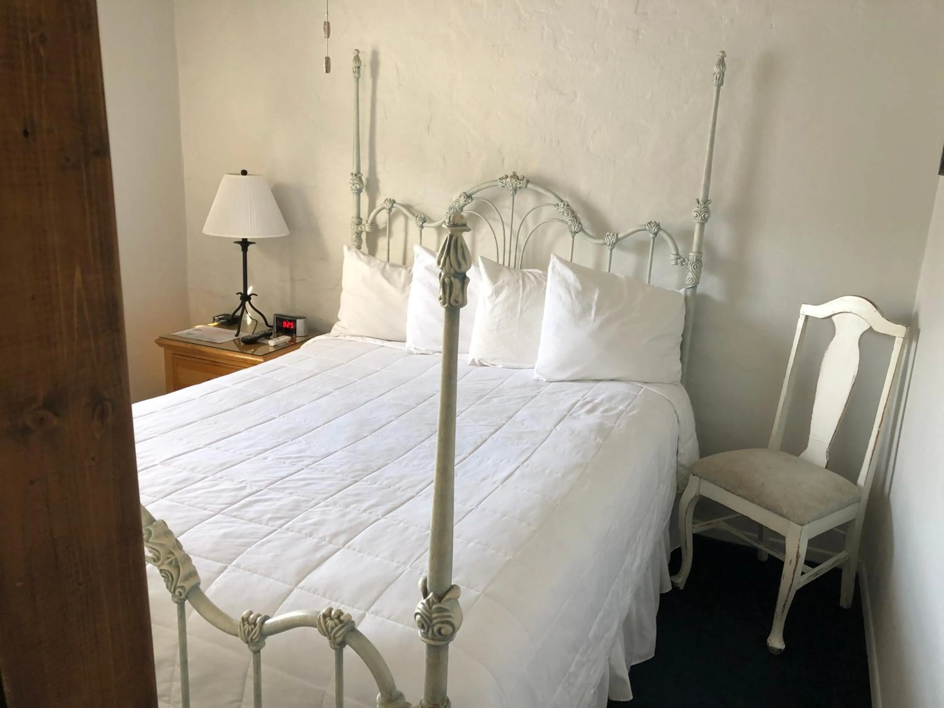 Bedroom, Bed in Catalina Island Seacrest Inn