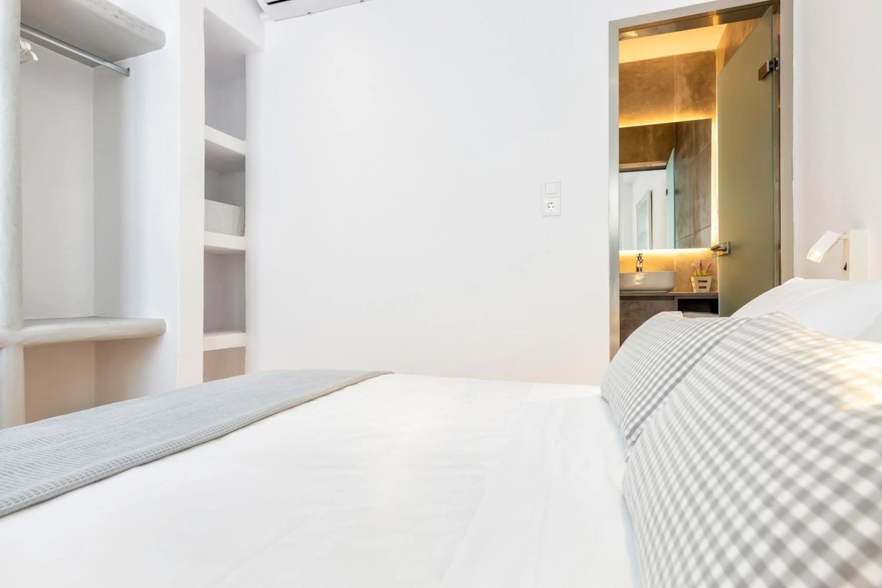 Bedroom, Bed in Pelican Paros