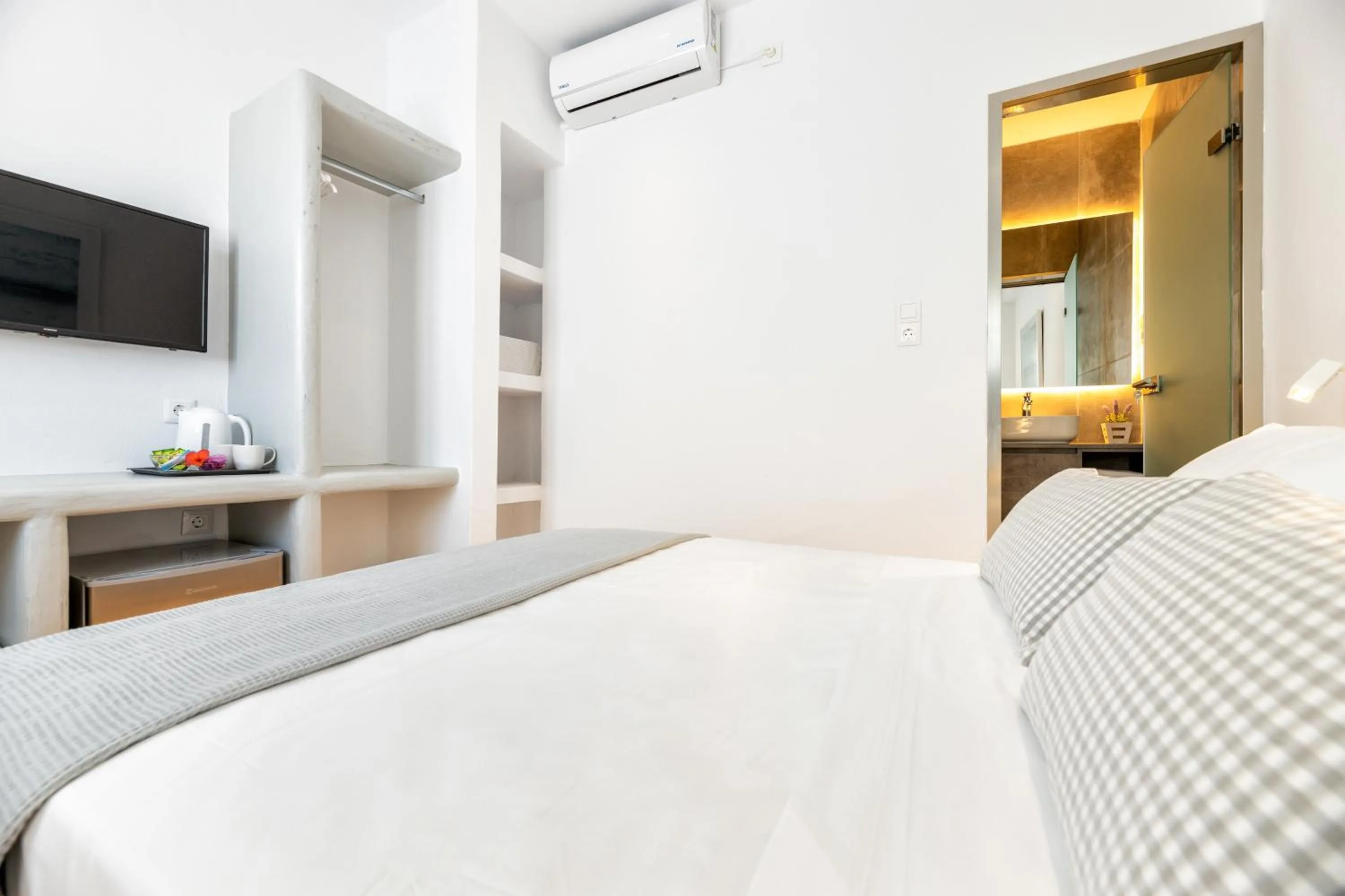 Bedroom, Bed in Pelican Paros