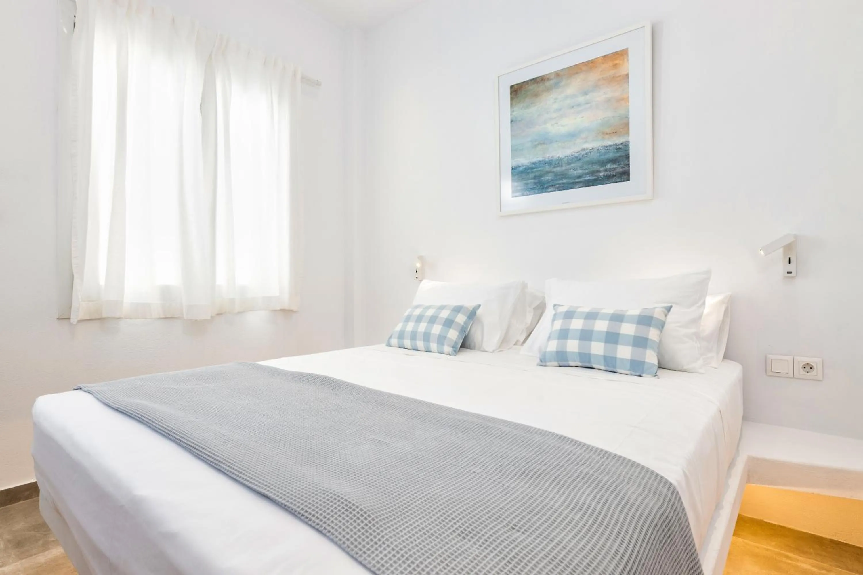 Photo of the whole room, Bed in Pelican Paros