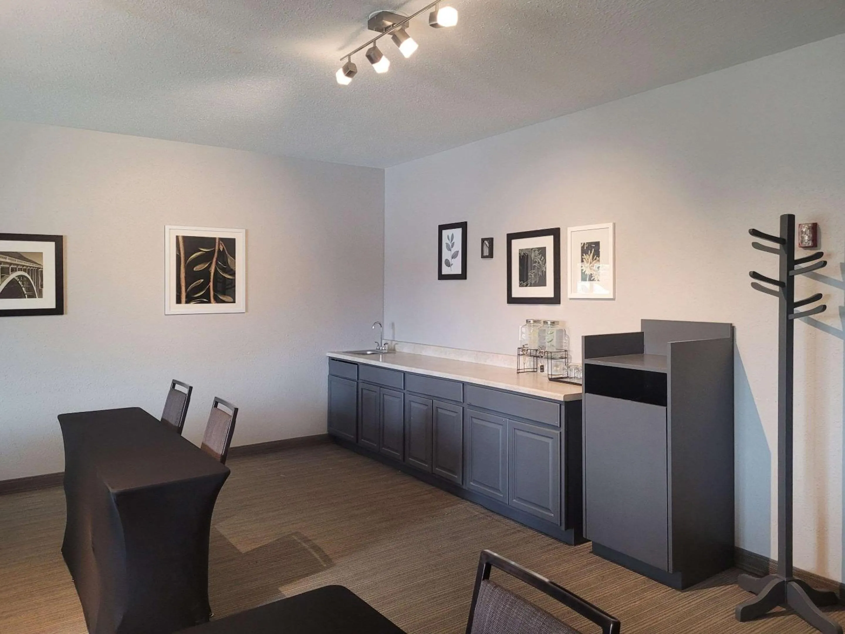 Meeting/conference room in Country Inn & Suites by Radisson, Appleton Airport - Fox River Mall Area