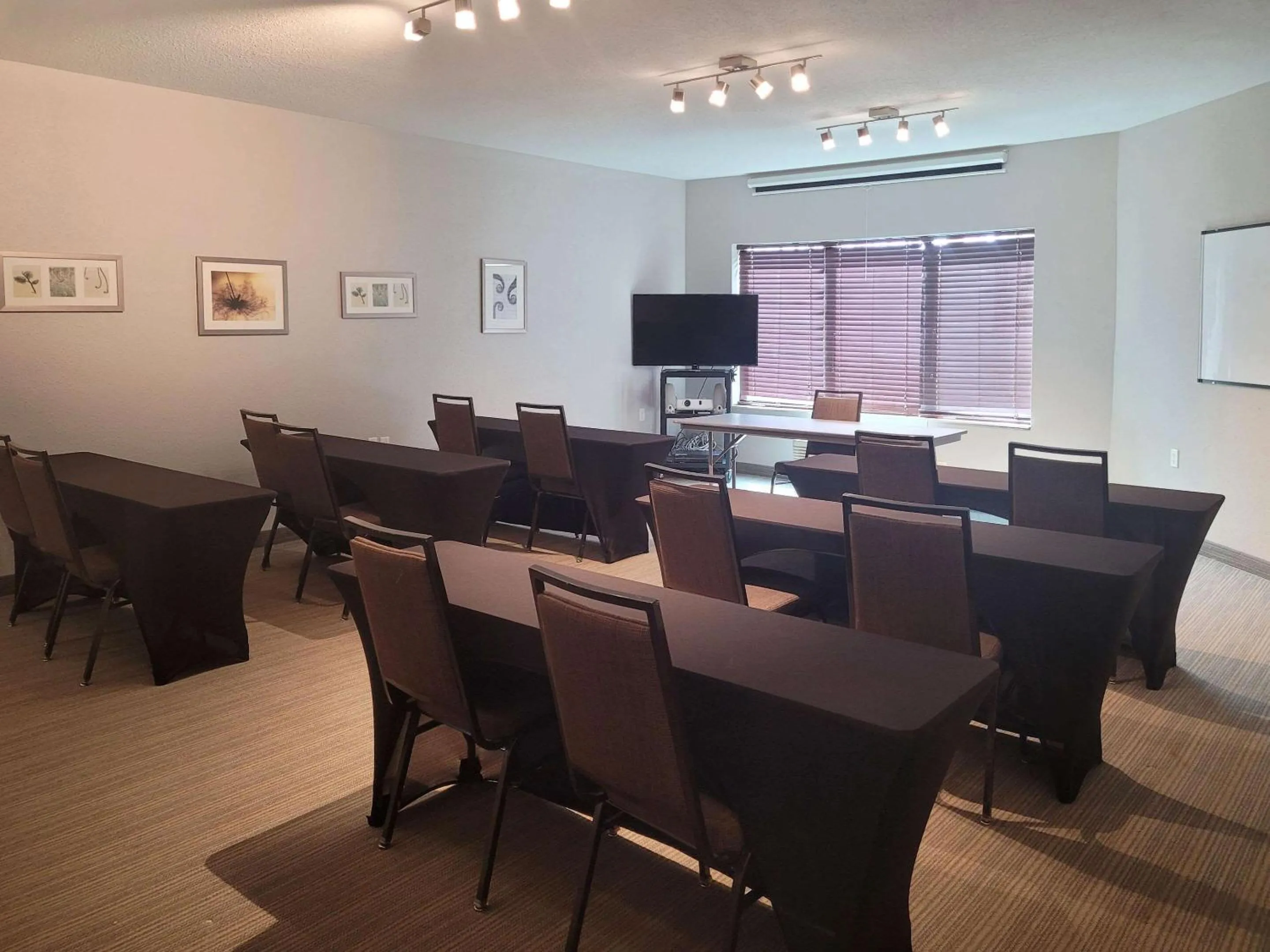 Meeting/conference room in Country Inn & Suites by Radisson, Appleton Airport - Fox River Mall Area