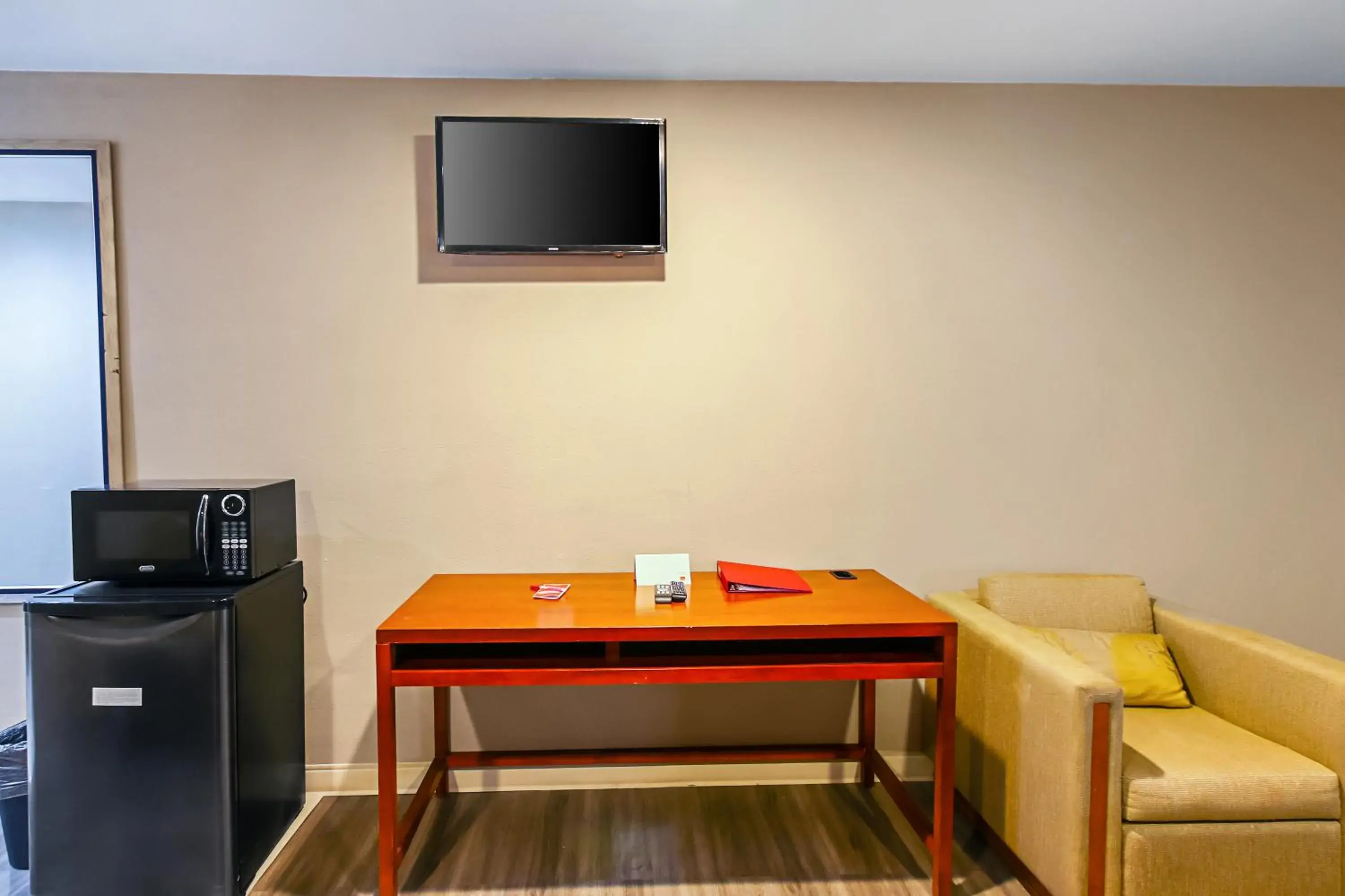 Queen Room with Two Queen Beds - Non-Smoking in Econo Lodge San Bernardino I-215 Queen Room with Two Queen Beds - Non-Smoking in Econo Lodge San Bernardino I-215