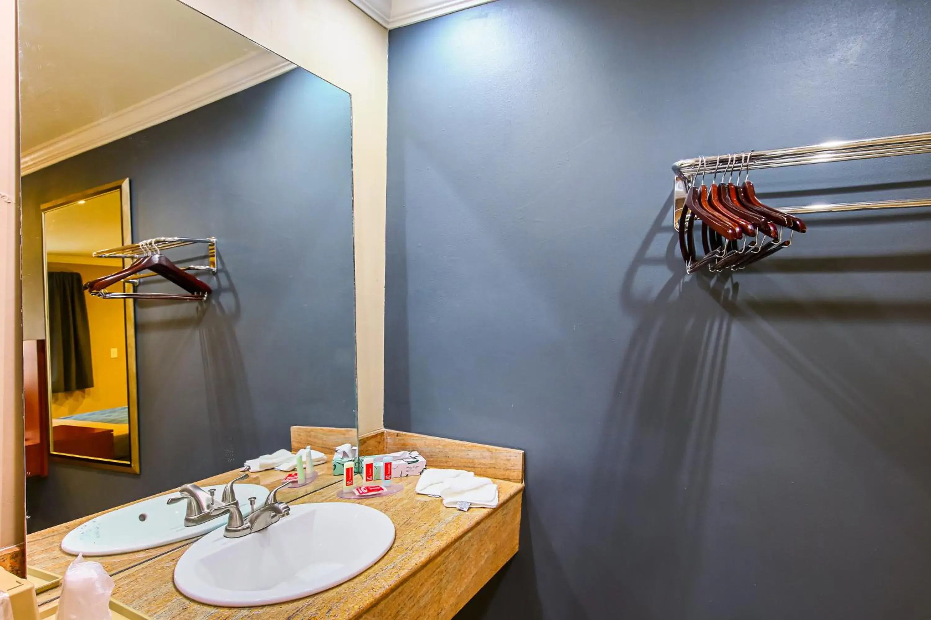 King Room - Smoking in Econo Lodge San Bernardino I-215 King Room - Smoking in Econo Lodge San Bernardino I-215