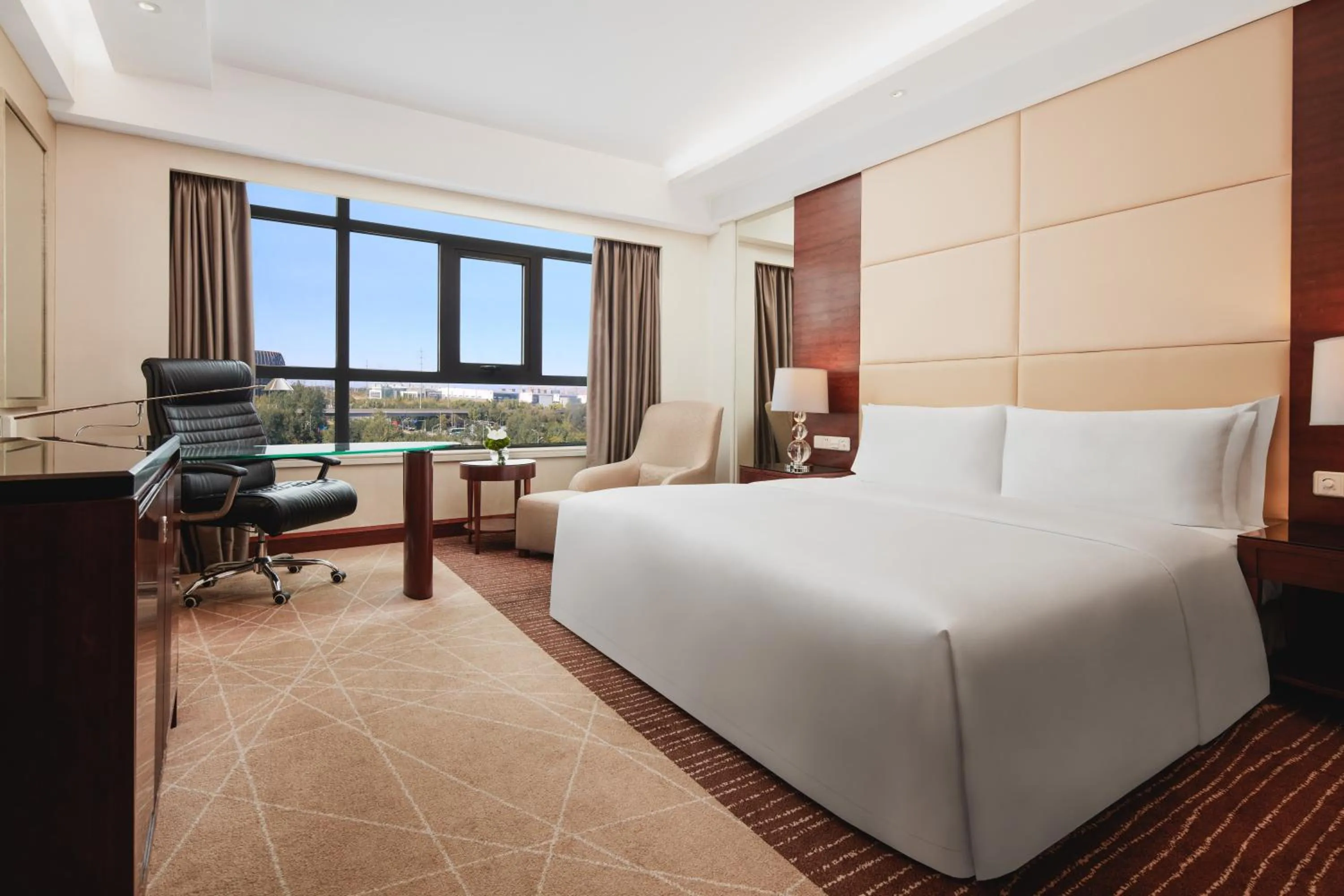 Bed in Crowne Plaza Beijing International Airport by IHG
