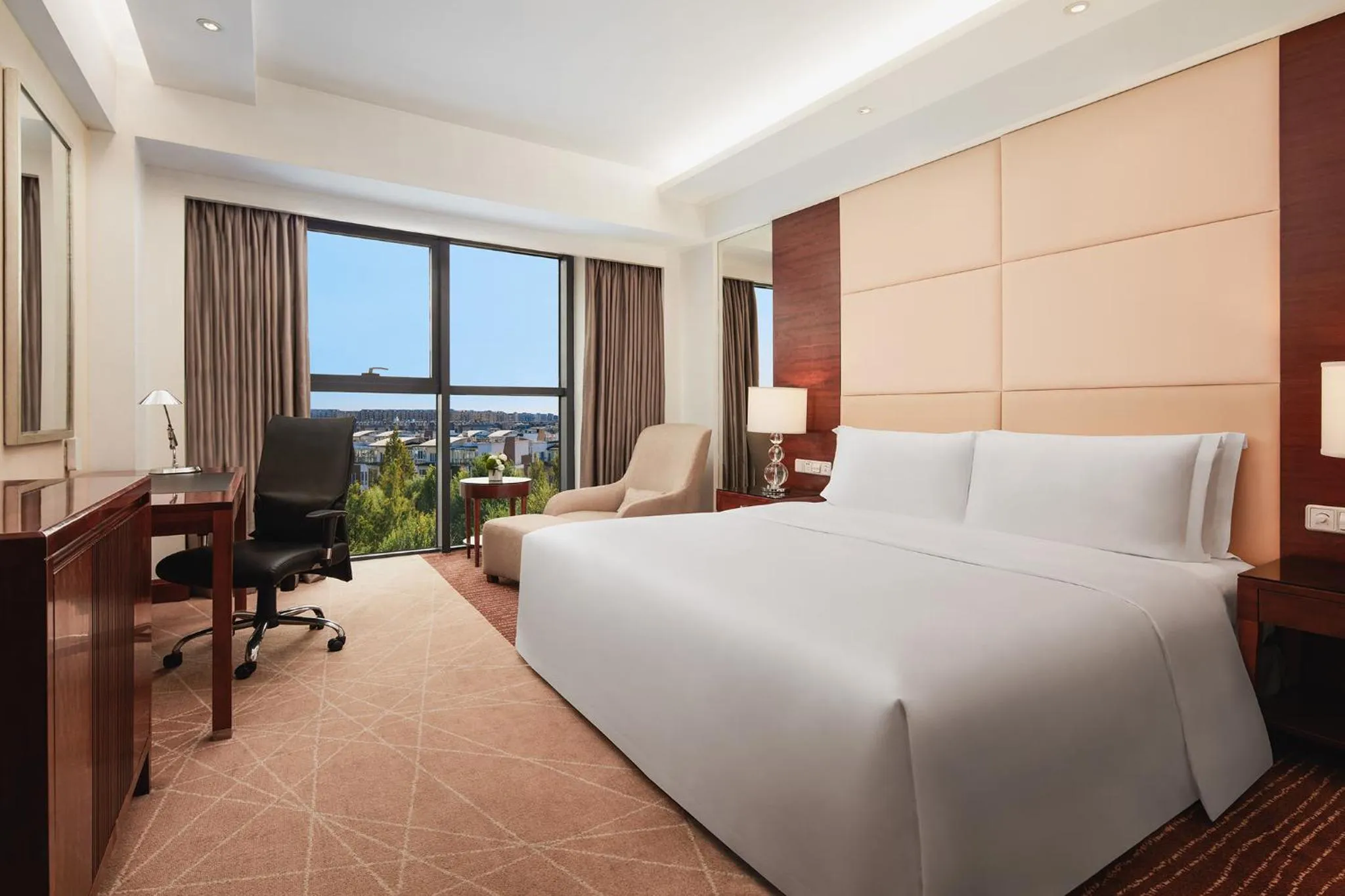 Bed in Crowne Plaza Beijing International Airport by IHG