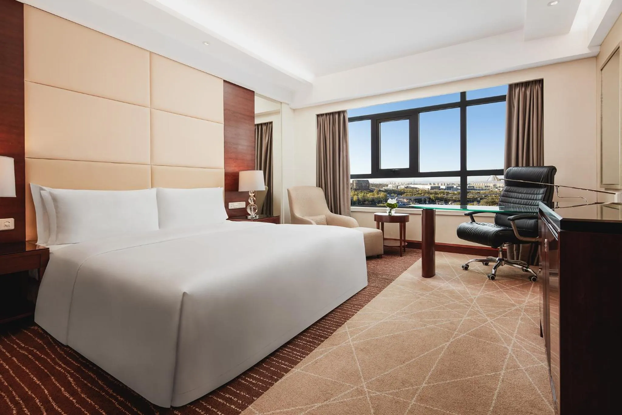 Bed in Crowne Plaza Beijing International Airport by IHG