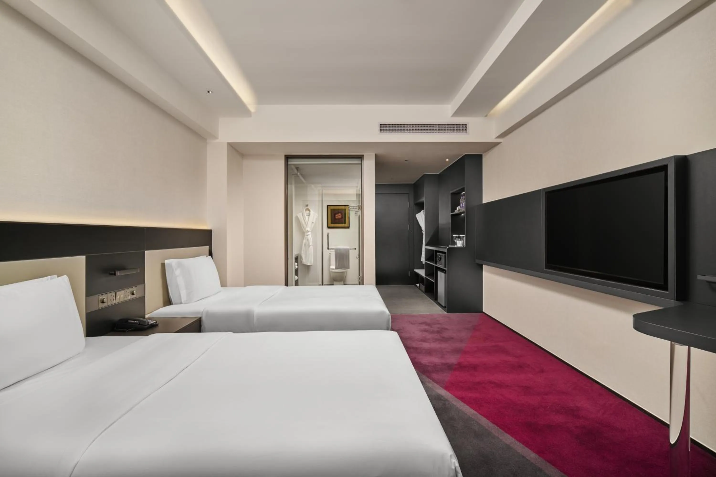 Bed in Crowne Plaza Beijing International Airport by IHG