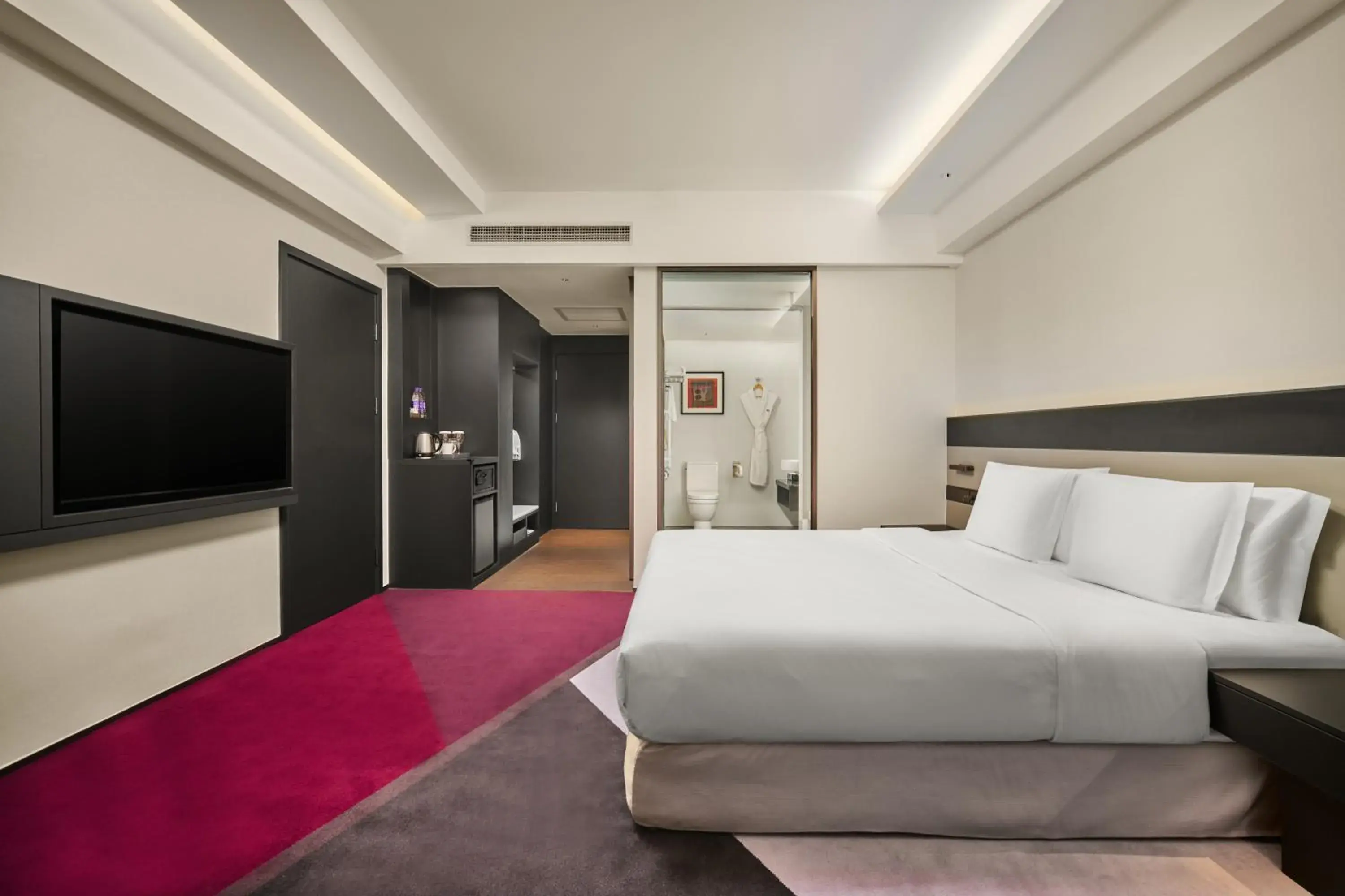 Premium King Room - Lounge Access/High Floor in Crowne Plaza Beijing International Airport by IHG Premium King Room - Lounge Access/High Floor in Crowne Plaza Beijing International Airport by IHG