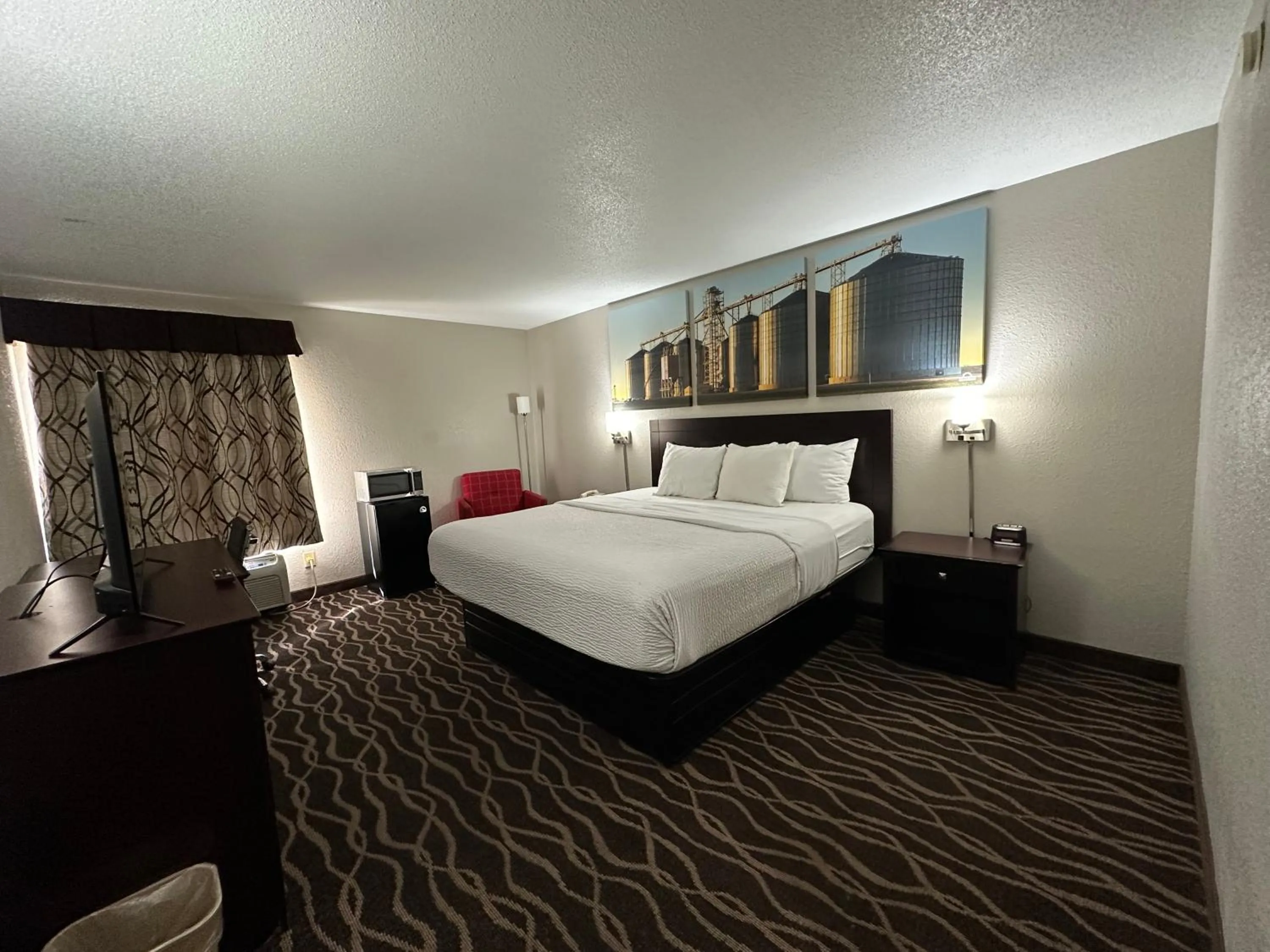 Bed in Days Inn & Suites by Wyndham Casey