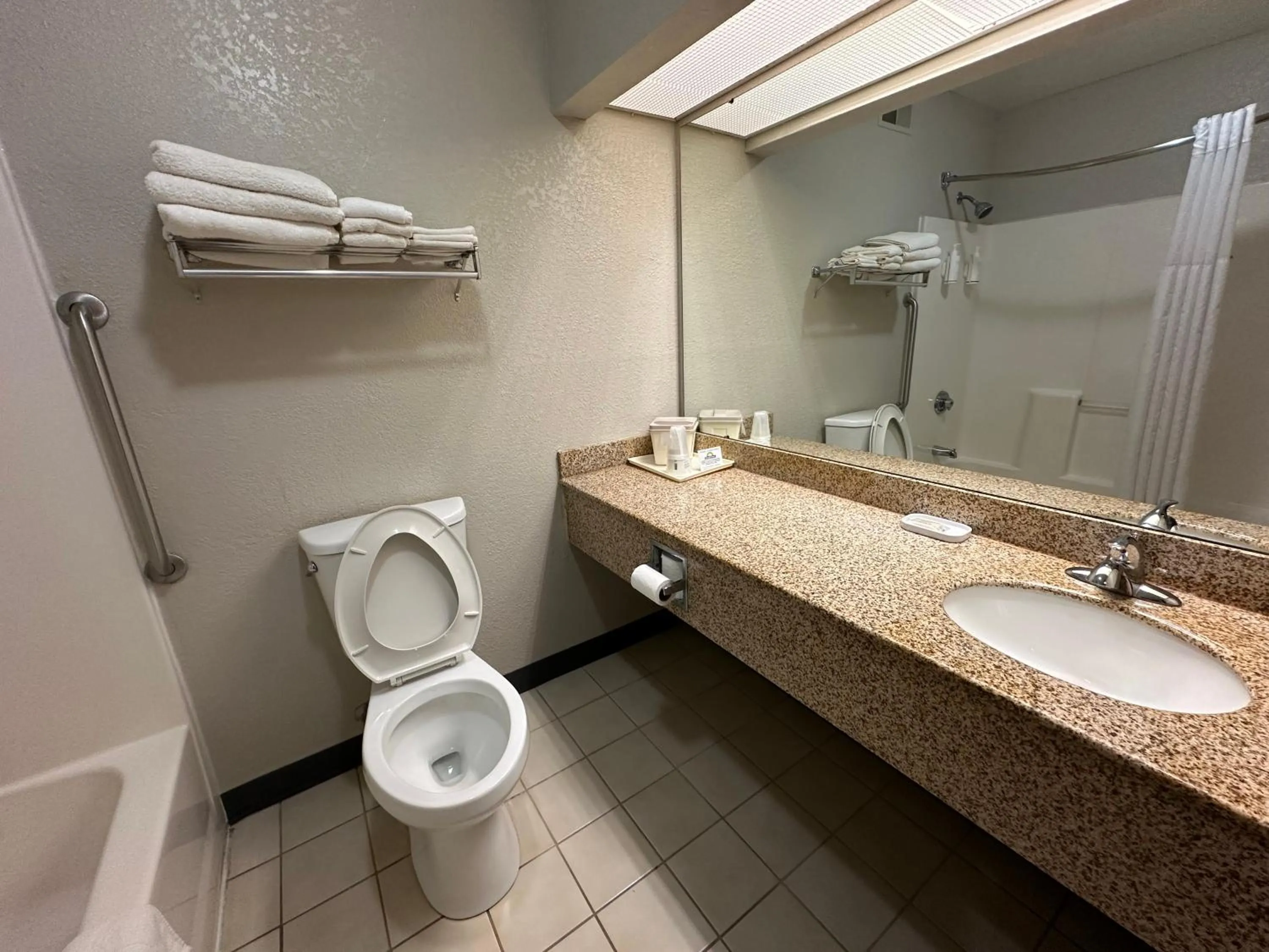 Days Inn & Suites by Wyndham Casey