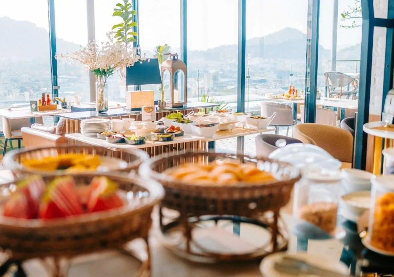 Restaurant/places to eat in Hilltop Wellness Resort