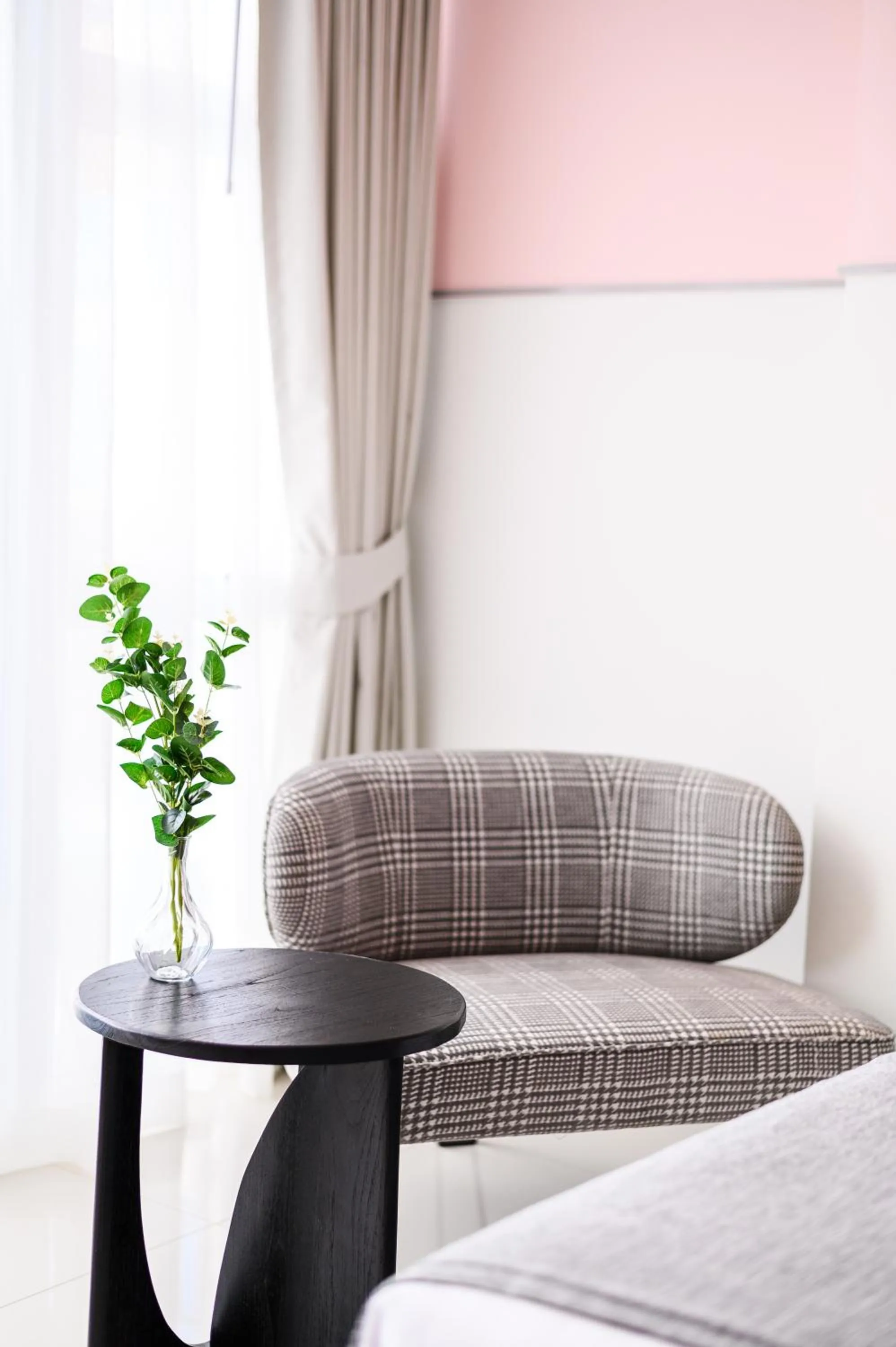 Seating area, Bed in Hilltop Wellness Resort