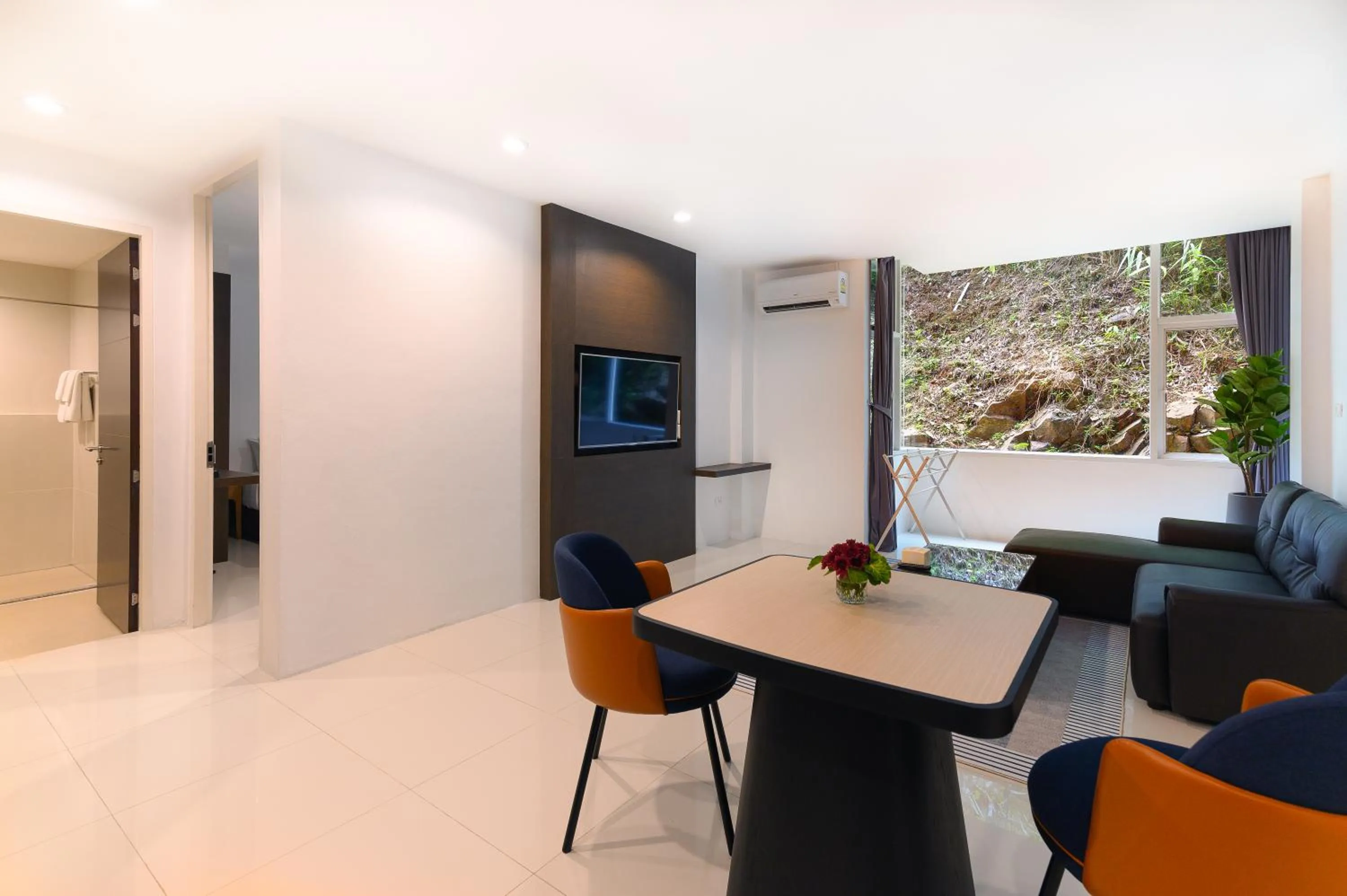 TV and multimedia in Hilltop Wellness Resort