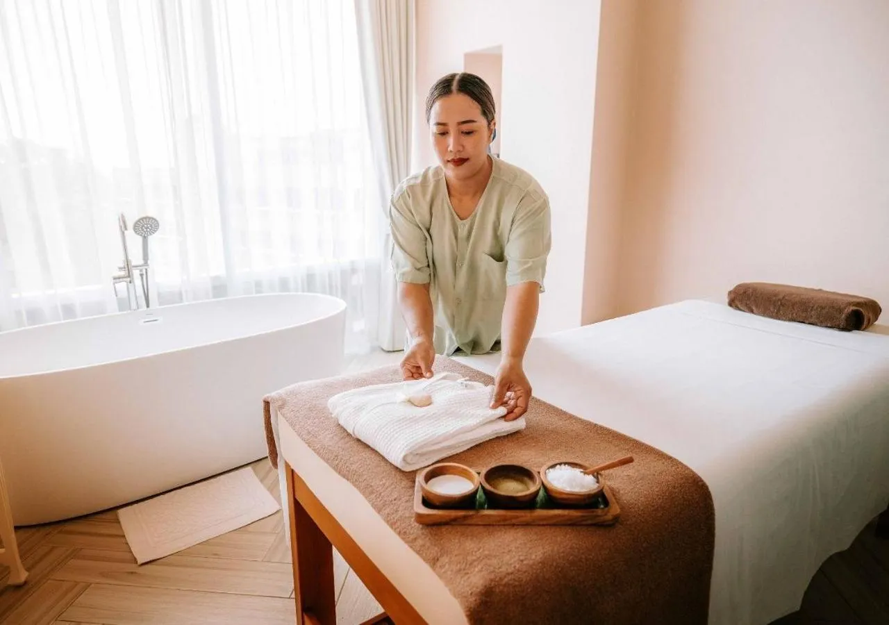 Massage, Bed in Hilltop Wellness Resort