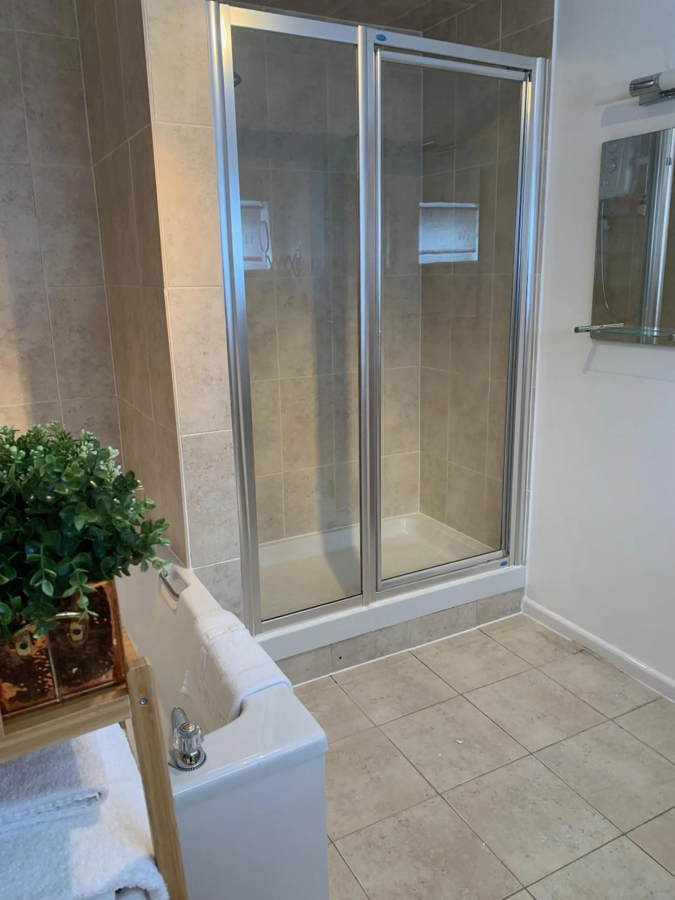 Bathroom in Bakers Cottage