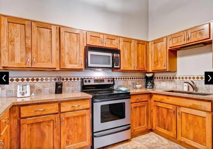 Kitchen or kitchenette in GetAways at Falcon Point Resort