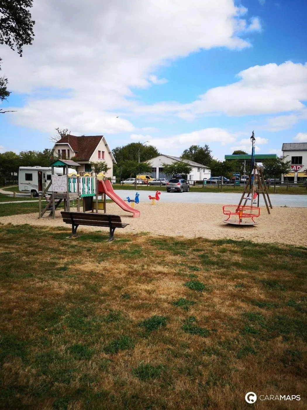 Children play ground in Numéro 96 chambre d hôtes