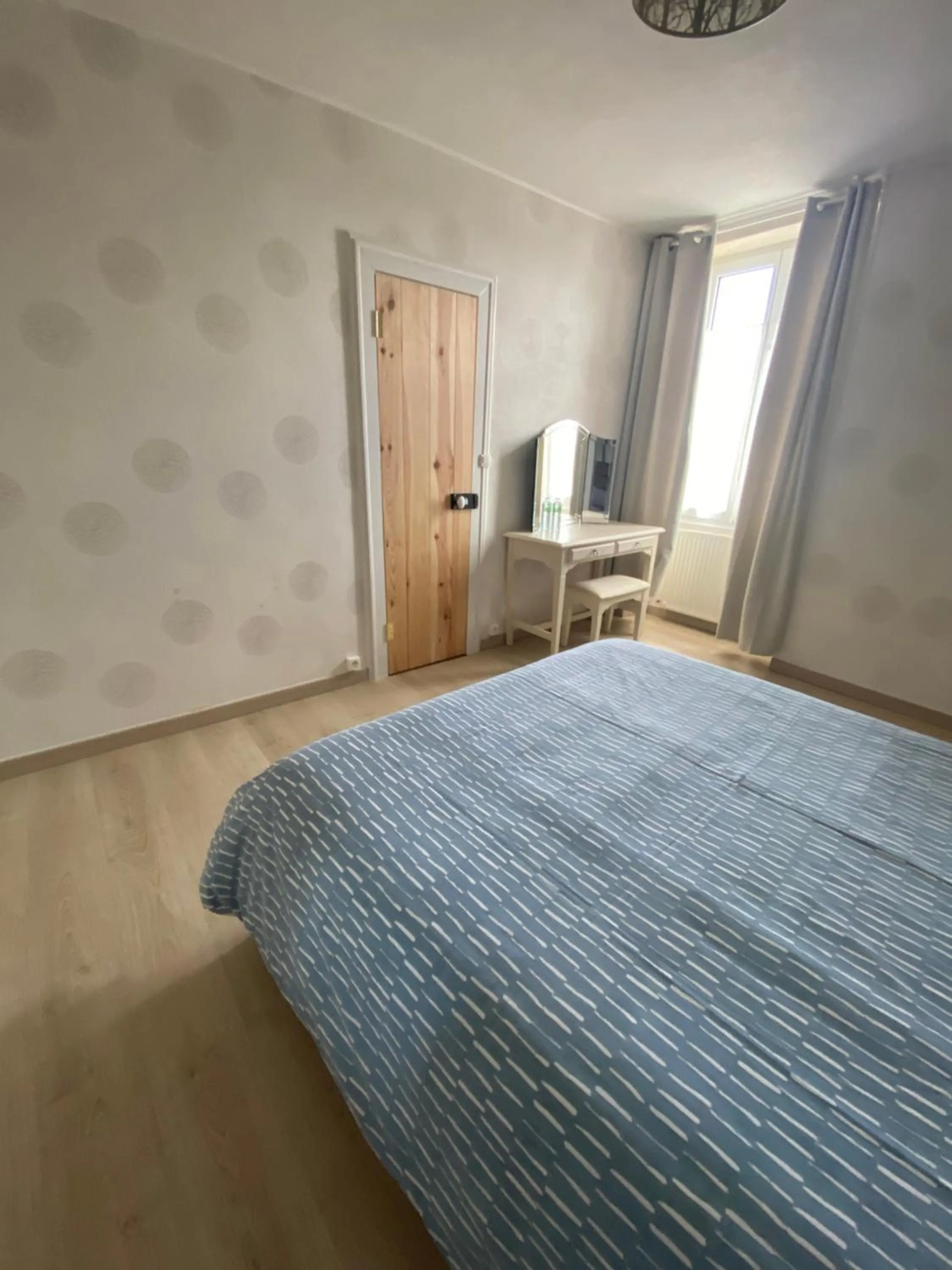 Bedroom, Bed in Numéro 96 chambre d hôtes