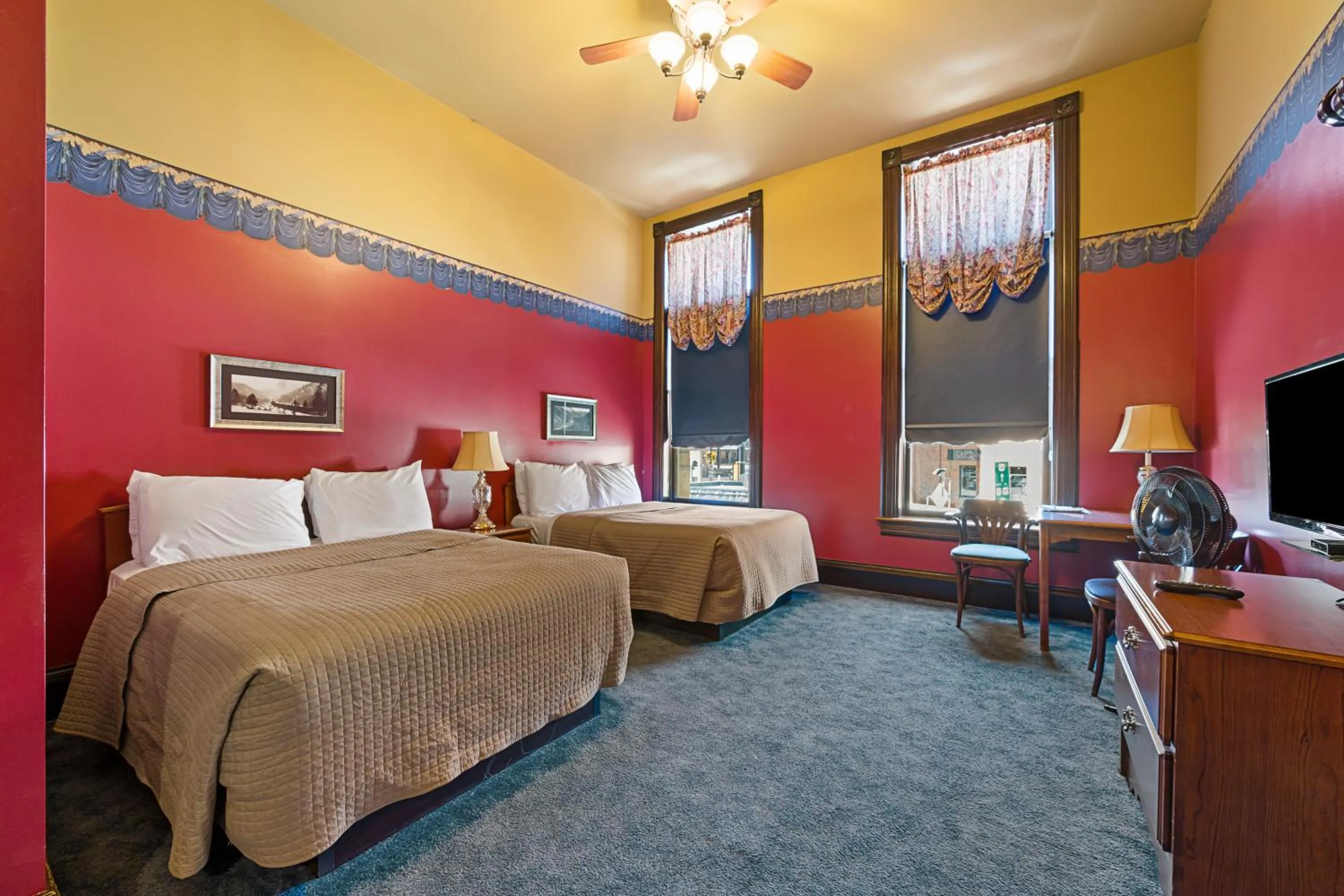 Bed in Historic Iron Horse Inn - Deadwood