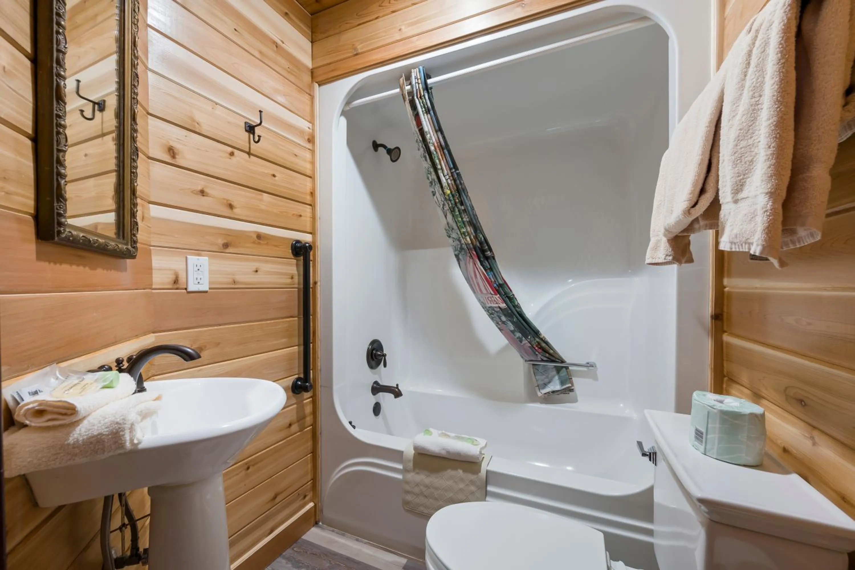 Historic Iron Horse Inn - Deadwood