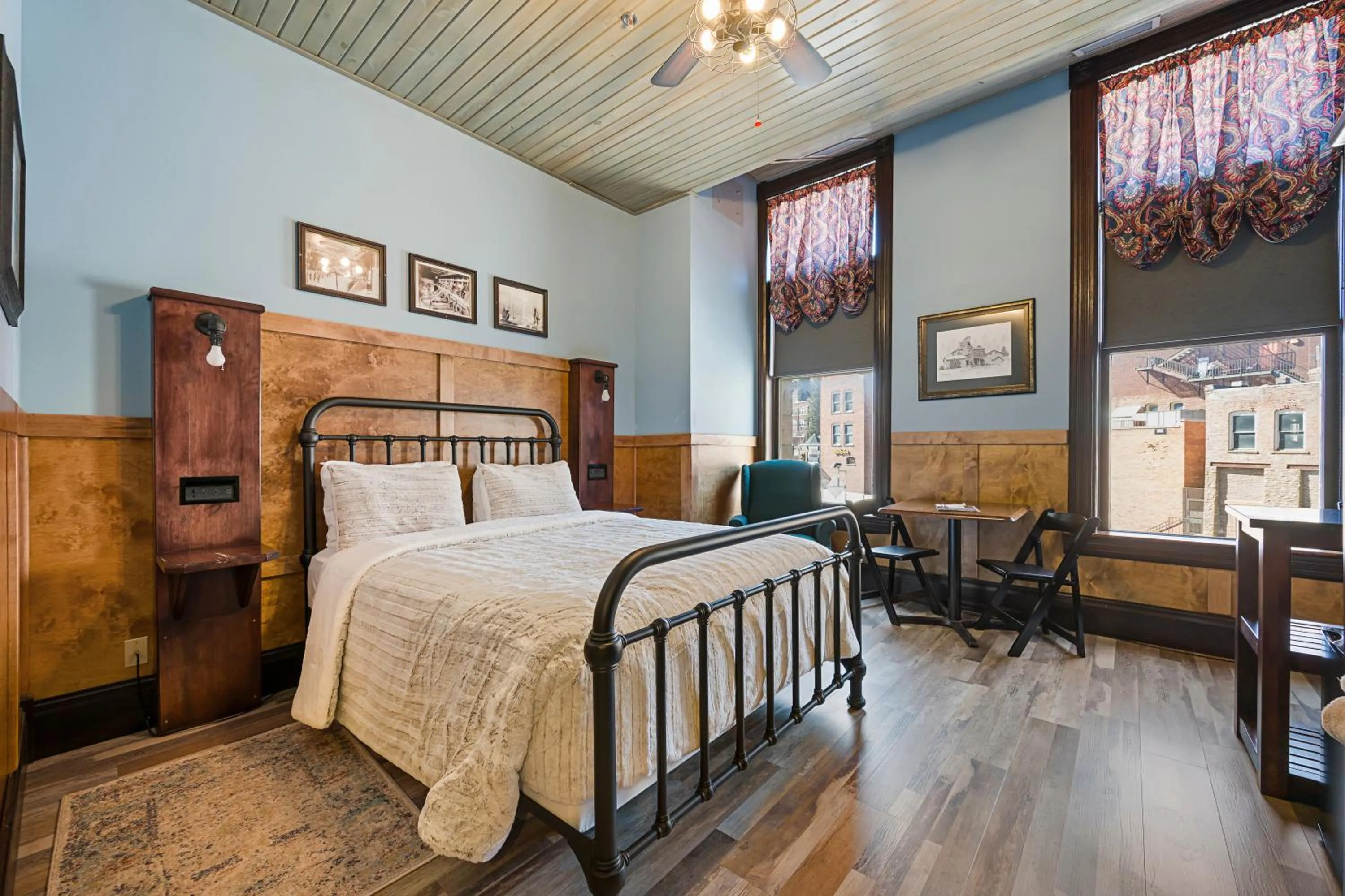 Bed in Historic Iron Horse Inn - Deadwood