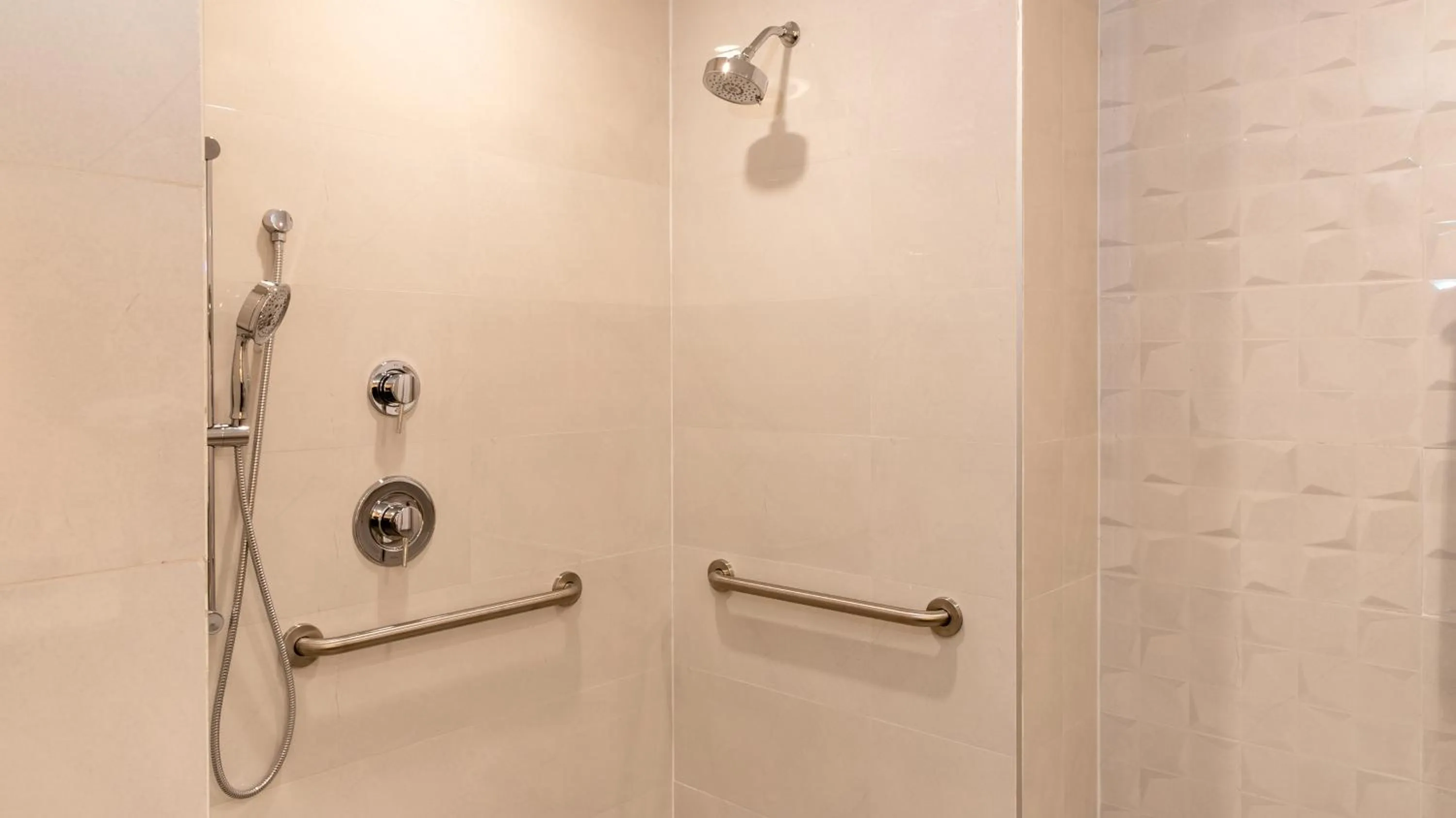 Bathroom in Holiday Inn Express & Suites - Tijuana Otay by IHG